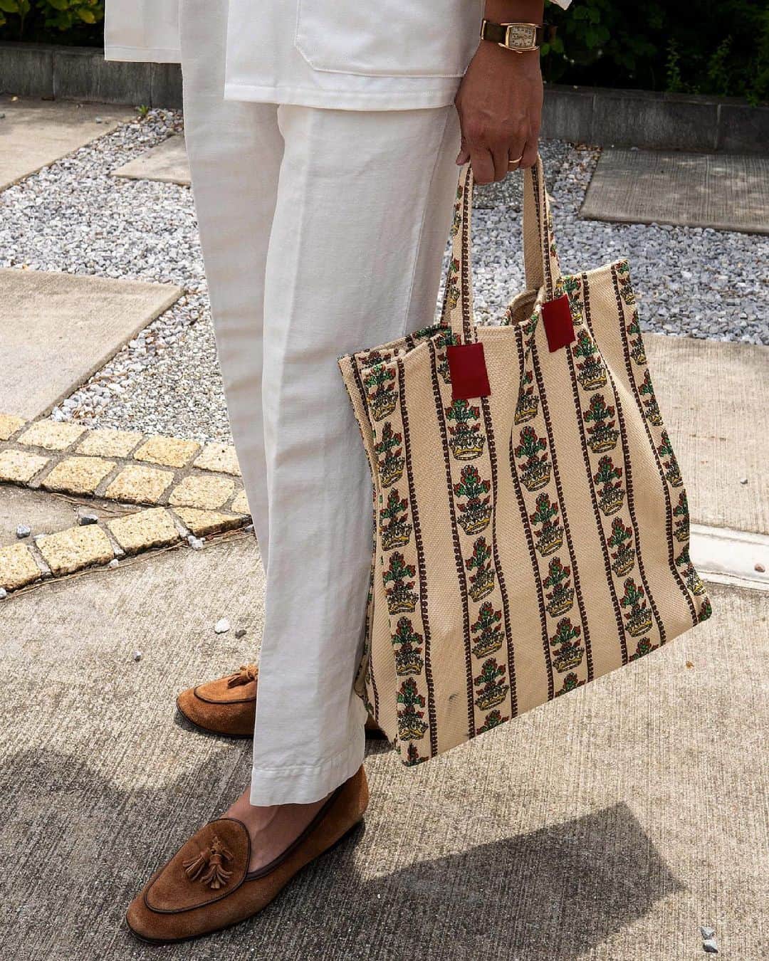 高田朋佳さんのインスタグラム写真 - (高田朋佳Instagram)「Summer White.  >>>swipe left to see the details. ———————————————————————— #authenticstyle  #dressstyle #elegantstyle #modernclassicstyle #newclassicstyle #fashion #mensfashion #mensdressstyle #suitsstyle #dapperstyle #takadachannel」6月7日 21時34分 - tomoyoshi_takada