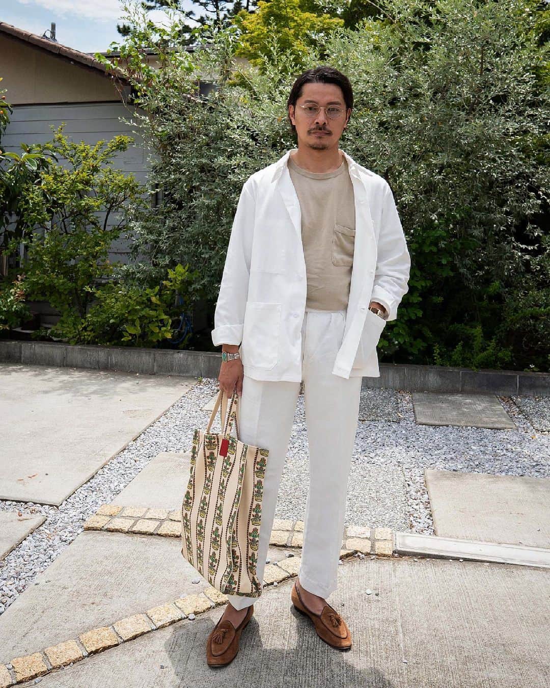 高田朋佳のインスタグラム：「Summer White.  >>>swipe left to see the details. ———————————————————————— #authenticstyle  #dressstyle #elegantstyle #modernclassicstyle #newclassicstyle #fashion #mensfashion #mensdressstyle #suitsstyle #dapperstyle #takadachannel」