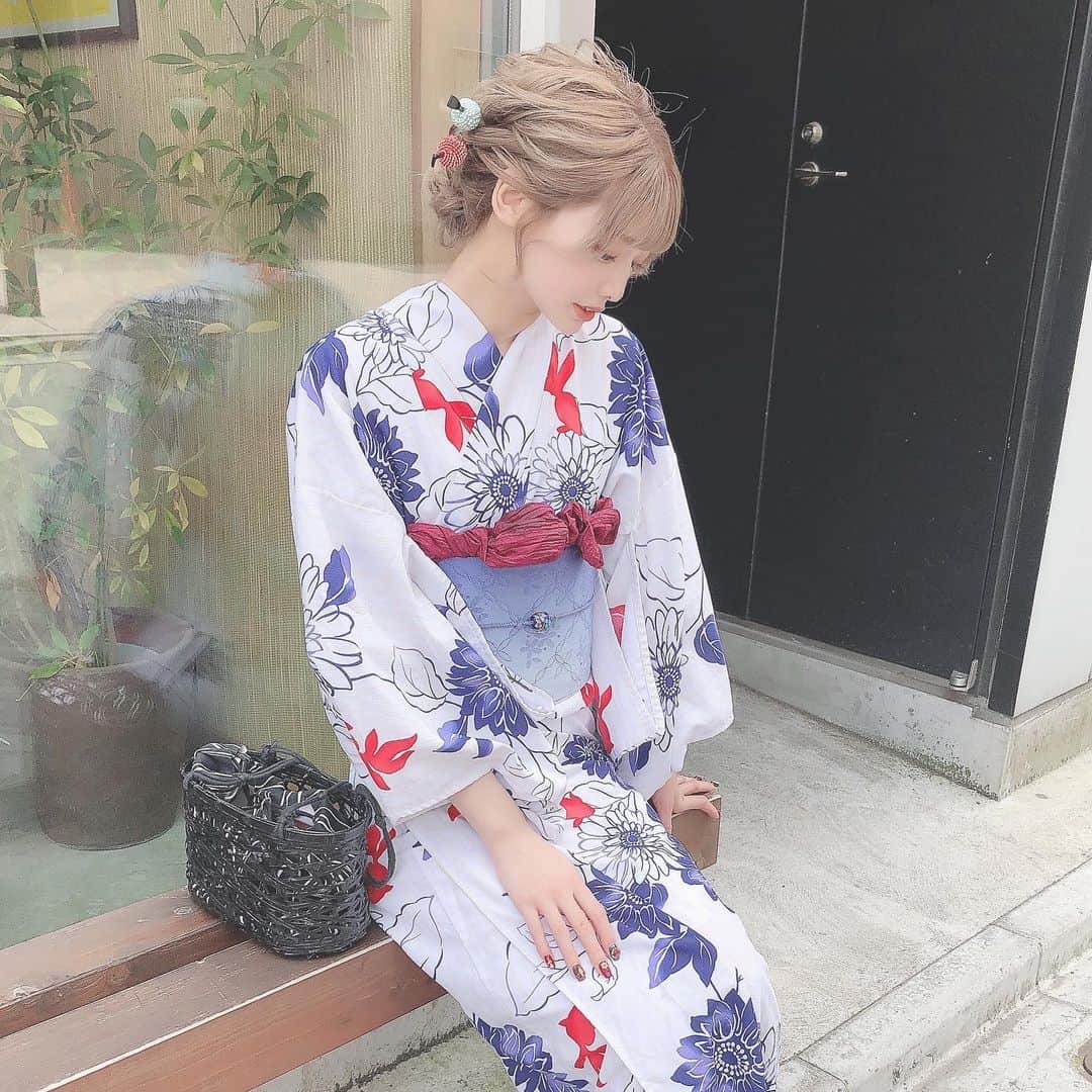 米倉みゆさんのインスタグラム写真 - (米倉みゆInstagram)「ちょっと休憩っ…🎐 . . . . · · . #浴衣 #浴衣女子 #浴衣ヘアアレンジ #浴衣デート #浴衣ヘア #可愛い女の子 #아이 #japanesegirl #モデル #model #idol #アイドル #漂亮 #偶像 #เซ็กซี่ #섹시  #美女 #美人  #asiangirls #横顔 #うなじ #夏コーデ #asianbeauty #彼女 #彼女感  #着物 #撮影会 #アイドル #浅草 #japan #japanese #asiangirls」6月7日 21時39分 - yone__miyu630