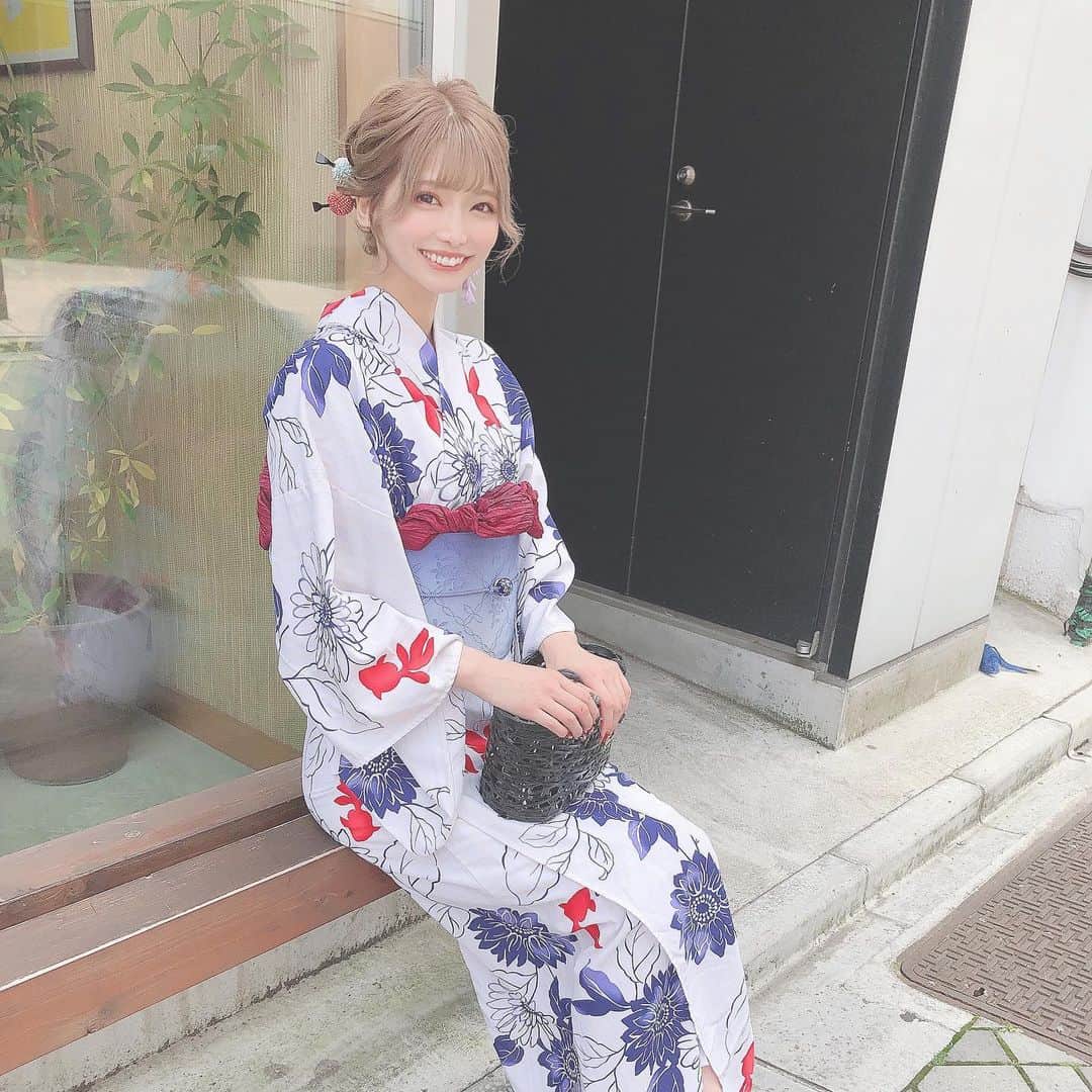米倉みゆさんのインスタグラム写真 - (米倉みゆInstagram)「ちょっと休憩っ…🎐 . . . . · · . #浴衣 #浴衣女子 #浴衣ヘアアレンジ #浴衣デート #浴衣ヘア #可愛い女の子 #아이 #japanesegirl #モデル #model #idol #アイドル #漂亮 #偶像 #เซ็กซี่ #섹시  #美女 #美人  #asiangirls #横顔 #うなじ #夏コーデ #asianbeauty #彼女 #彼女感  #着物 #撮影会 #アイドル #浅草 #japan #japanese #asiangirls」6月7日 21時39分 - yone__miyu630