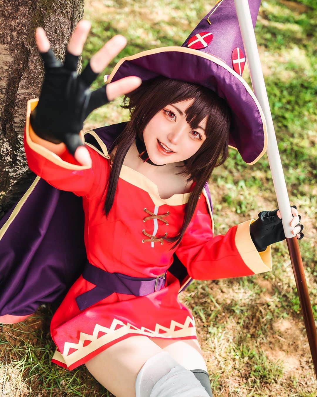 のインスタグラム：「この素晴らしい世界に祝福を！ めぐみん🔥 ✧ ✧ ✧  #cosplay  #cosplayer  #cosplaygirl  #konosubarashiisekainishukufukuwo #cosplayphoto  #konosuba  #megumin  #コスプレ  #コスプレイヤー  #このすば  #めぐみん」