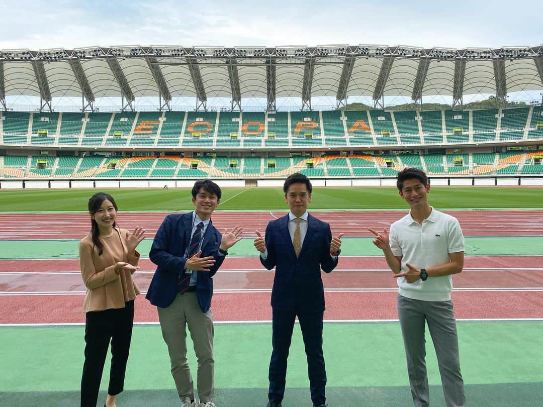 臼井佑奈さんのインスタグラム写真 - (臼井佑奈Instagram)「県高校総体優勝は静岡学園でした！  80分戦って3-3 延長戦でも決着がつかずPK戦での勝利となりました。  後半25分まで3-1でリードした清水東。 伝統のサイド攻撃、カウンター攻撃がタレント軍団の静岡学園を苦しめました。 気持ちのこもったプレーに胸を打たれました。  追いかける展開となってもさすがは静岡学園。怪我で出場回避したドリブラーの背番号10を欠いても、個の能力で打開できる技術、試合を通しての攻撃的な姿勢。  両校良さを出し合って素晴らしい試合となりました。  無観客開催。 本当はスタジアムで応援したかったみなさん。 声援を送りたかったチームメイト。 その思いはきっと選手たちに届いていたと思います。  「DスポSP 第69回静岡県高校総体サッカー決勝  清水東×静岡学園」  たくさんの方にご覧いただきました。 テレビを通して応援してくださり、ありがとうございました！  選手権こそ有観客で開催できますように！  #高校サッカー #インターハイ県大会 #解説は #鈴木啓太 さん #アナウンサー #スタッフ一同精一杯お伝えしました #清水東 #静岡学園」6月7日 21時53分 - yuna_usui