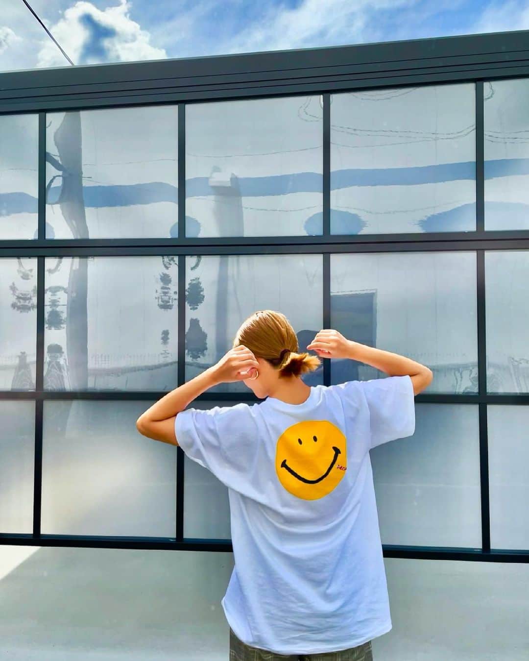 吉田夏海さんのインスタグラム写真 - (吉田夏海Instagram)「@tokyo_drop 15周年おめでとうございます㊗️🎉  あたしの好きな古着屋さんのひとつが中目にあるdropさん🌼  記念に販売されたオリジナルTシャツが可愛い😋💖  #vintageshop  #tokyo #nakameguro  #smile」6月7日 22時31分 - natsumiiiiiiiiiii