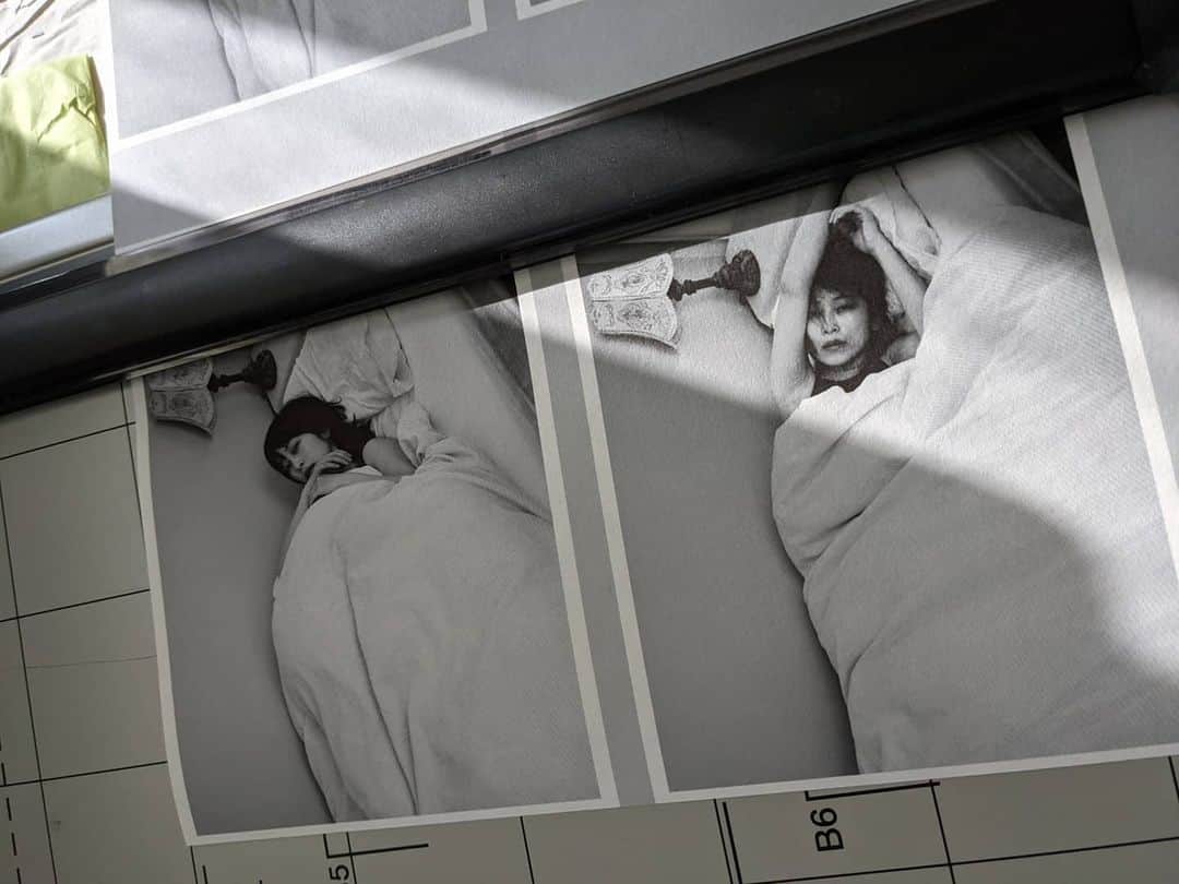 大塚咲さんのインスタグラム写真 - (大塚咲Instagram)「明日はbookデザインにとりかかる。  #写真 #photograghy #book #セルフポートレート #selfportraitphotography」6月7日 23時04分 - otsukasaki_
