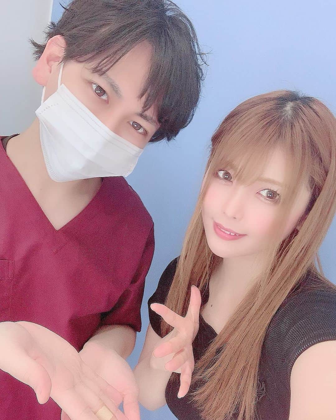 新村あかりのインスタグラム：「湘南美容外科秋葉原院　@sbc_akihabara  山本先生にエラのボトックス打ってもらいました！痛いの苦手なんですーって言ったらしっかり麻酔してくれました✨ やさし〜〜🥺 山本先生のインスタも見てみてね🙆‍♀️ @sbc_nori.yamamoto   #ボトックス #小顔 #エラ #エラボトックス  #湘南美容外科」