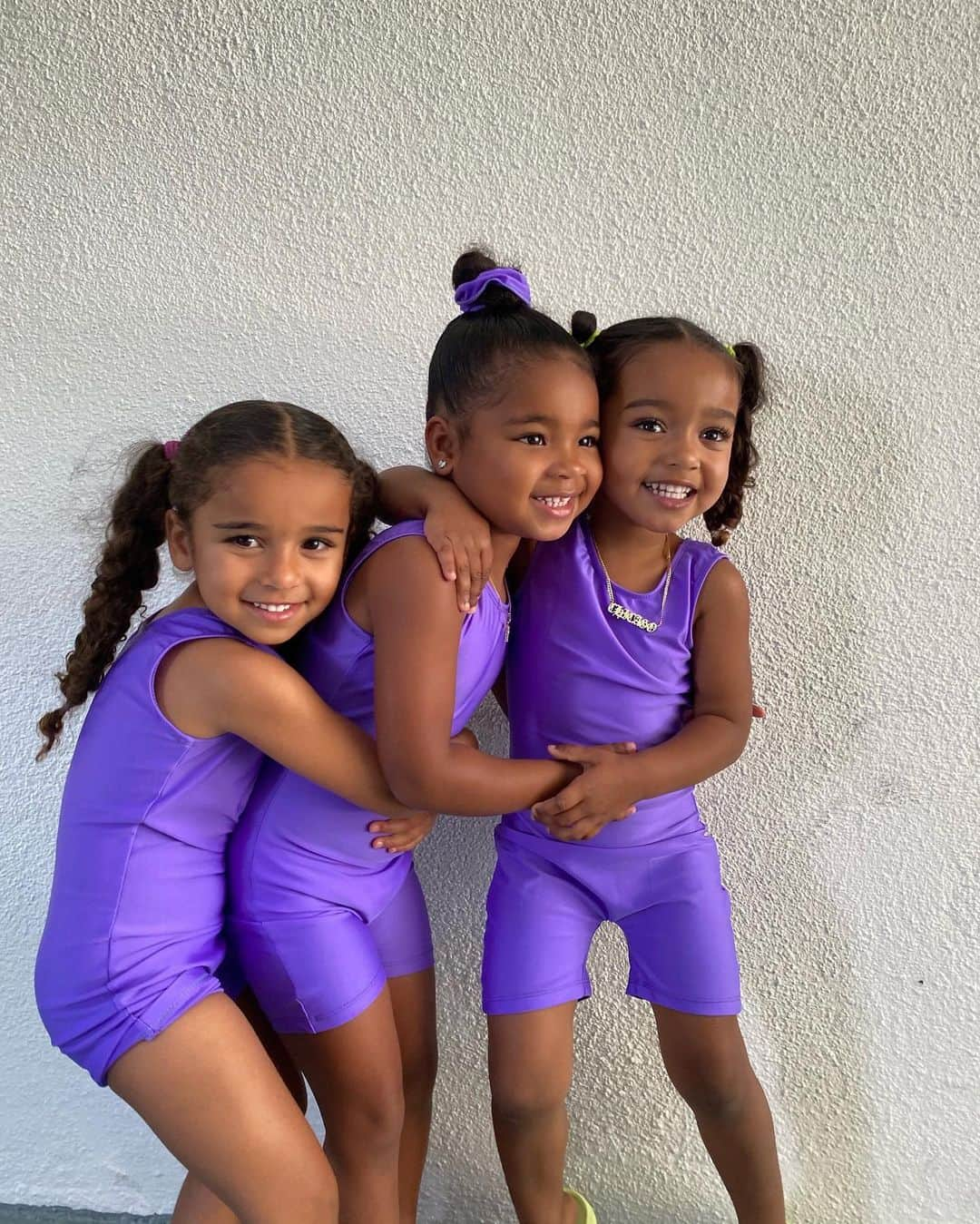 クロエ・カーダシアンさんのインスタグラム写真 - (クロエ・カーダシアンInstagram)「💜 The sweetest girls 💜」6月8日 7時31分 - khloekardashian