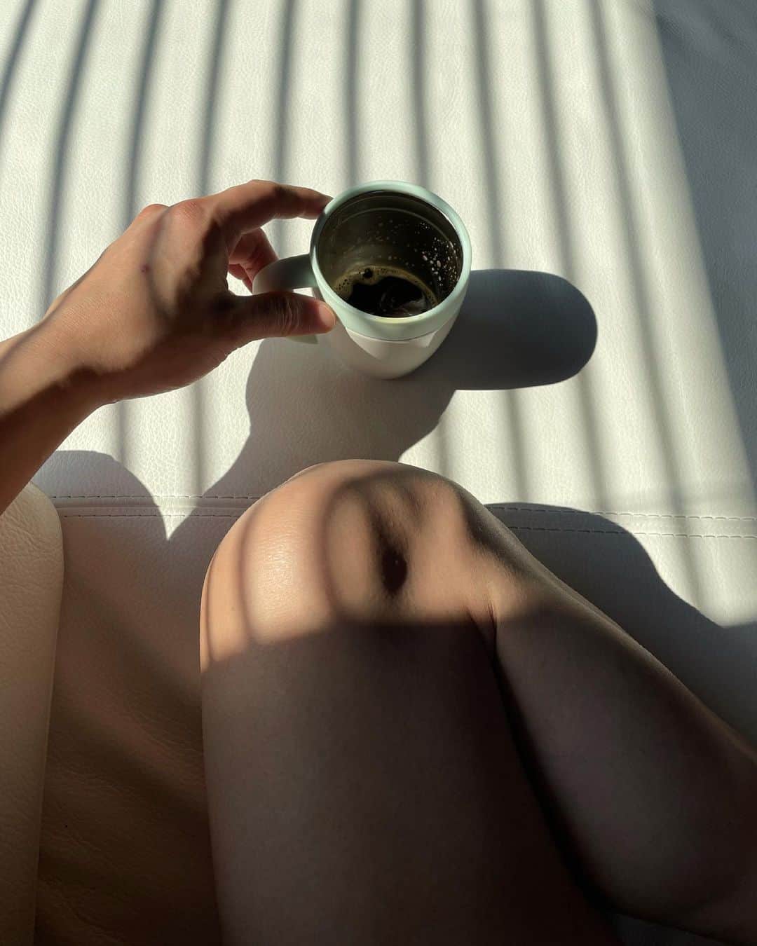 樽美酒研二さんのインスタグラム写真 - (樽美酒研二Instagram)「おはよう、、自分で入れたコーヒーが不味過ぎて目が覚めました。。☕️😩笑 やっぱコンビニコーヒーしか勝たん」6月8日 8時05分 - ketsu.no.kamisama