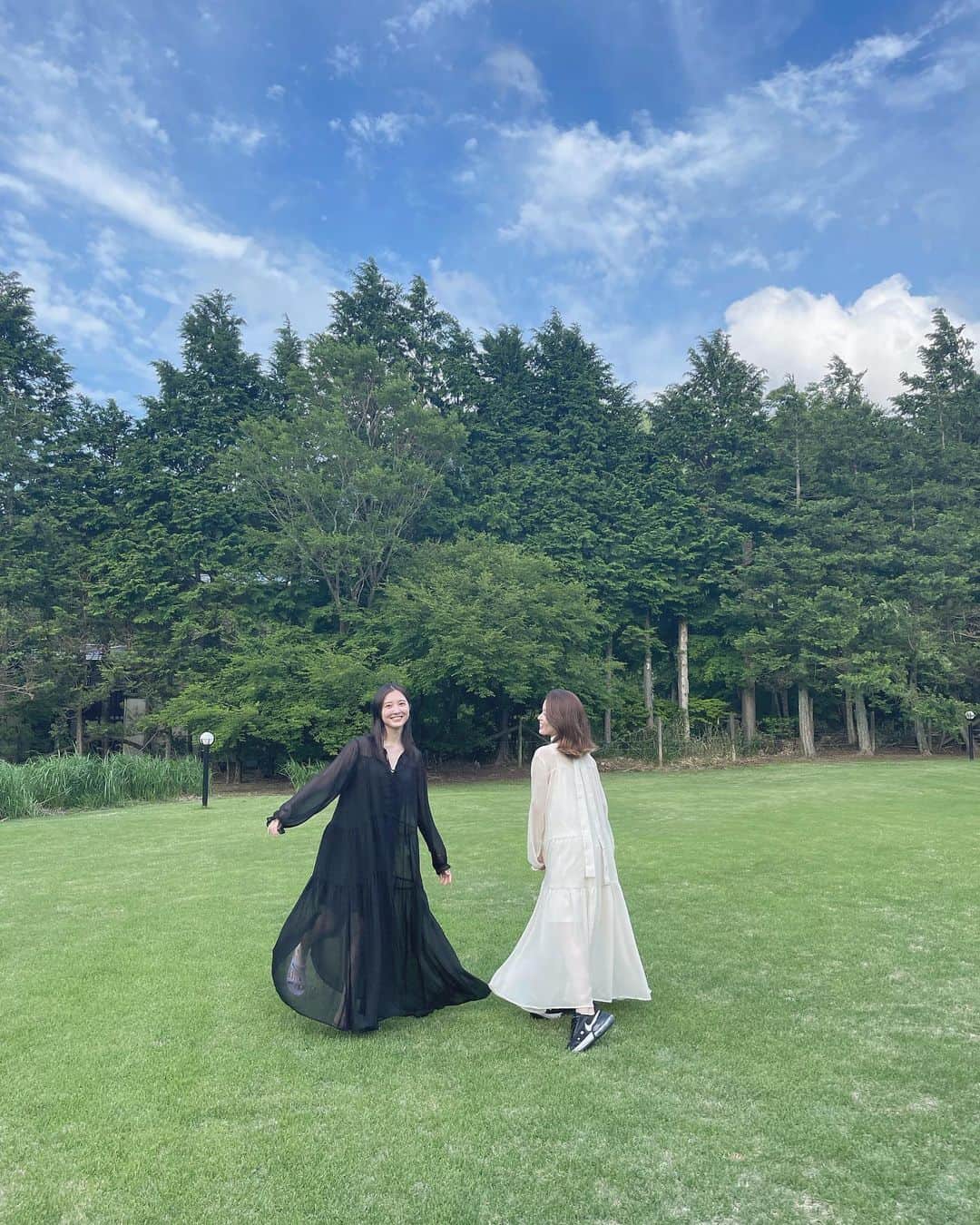 大石絵理のインスタグラム：「twins in @kol.japan 🦋🐛🌿🌼」