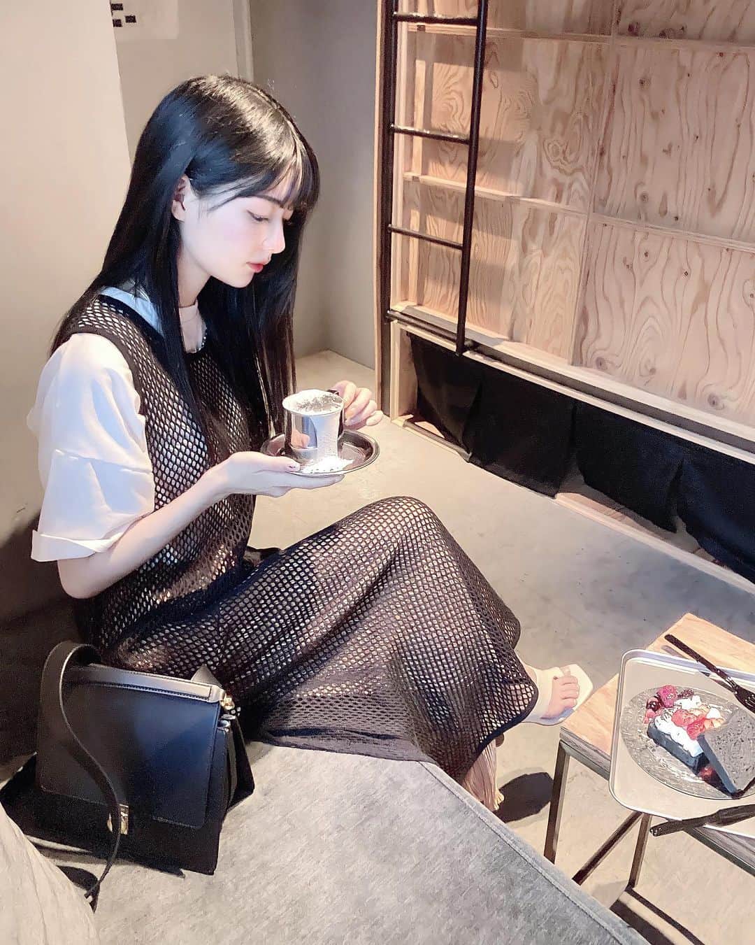 sarimaru(国木田さりまる)のインスタグラム：「カジュアルな服装にも合わせるだけで引き締まるからバッグって大事って思った😭💭 内ポケットにリップ詰め込んで使ってます🤣💯 ・ ・  #Sponsored #Ambassador #Ad  thank you  @polene_paris 💐」