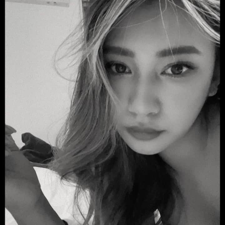 新井ニーニャのインスタグラム：「I'm tired is proof that I worked hard🤙🏽  疲れたのは、頑張った証拠🖤」