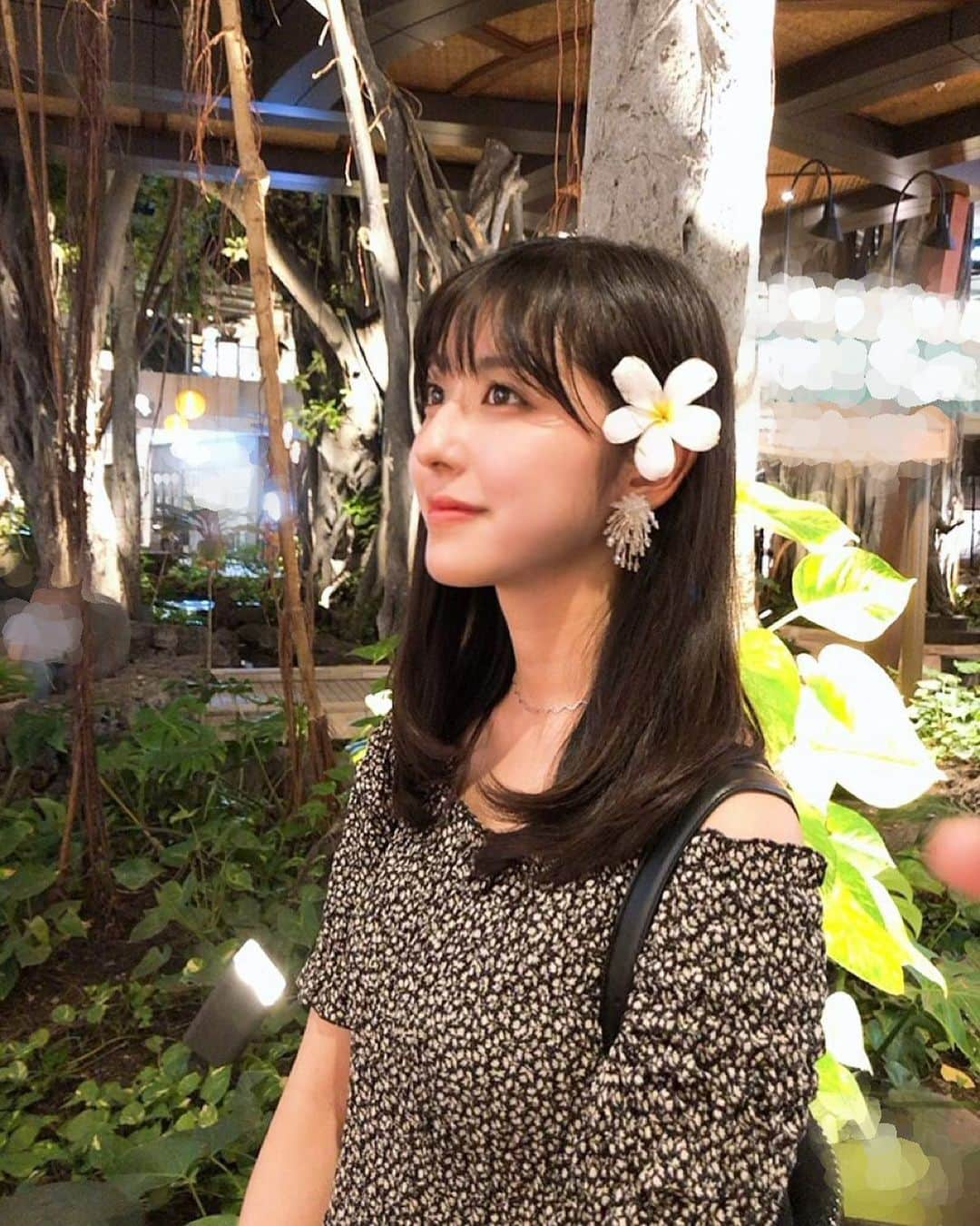 斎藤ちはるさんのインスタグラム写真 - (斎藤ちはるInstagram)「本物のお花を耳にかけ、何故か無表情の私。 . 今日は旅行のときの写真見つけました🤳 . . #趣味 #写真 #フォルダ #見ること に #なりつつある #暇 かて…？ #昔の写真 で #ごめんなさい ね . . #斎藤ちはる#テレビ朝日アナウンサー#テレビ朝日#テレ朝#アナウンサー#旅行#思い出#旅行コーデ#旅行写真#旅行記#旅#たび#たびすたぐらむ#過去pic#過去#おもいで#おもいでぐらむ#プルメリア#お花#おはな#花#はな」6月8日 20時15分 - chiharu_saito_ex