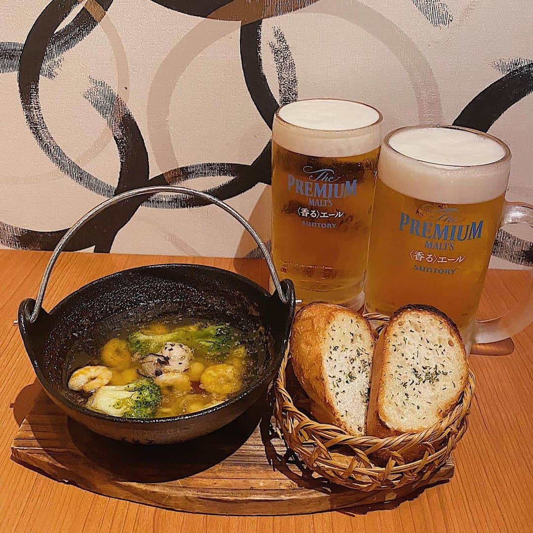 とろ函　守山店さんのインスタグラム写真 - (とろ函　守山店Instagram)「《ビールのお供に！》 とろ函守山店の新メニュー!!!!!!!!! 【海鮮とブロッコリーのアヒージョ】※バケット付 ぷりぷりとエビと大きな牡蠣を使用した本格的アヒージョです！是非ご賞味ください🍻皆様のご来店お待ちしております🦪 #守山グルメ #守山 #守山居酒屋 #アヒージョ #海鮮居酒屋 #滋賀グルメ #滋賀グルメ倶楽部 #関西グルメ #fff #f4f #likeforlikes #likeforfollow #instagood #instalike」6月8日 20時33分 - torobako.moriyama