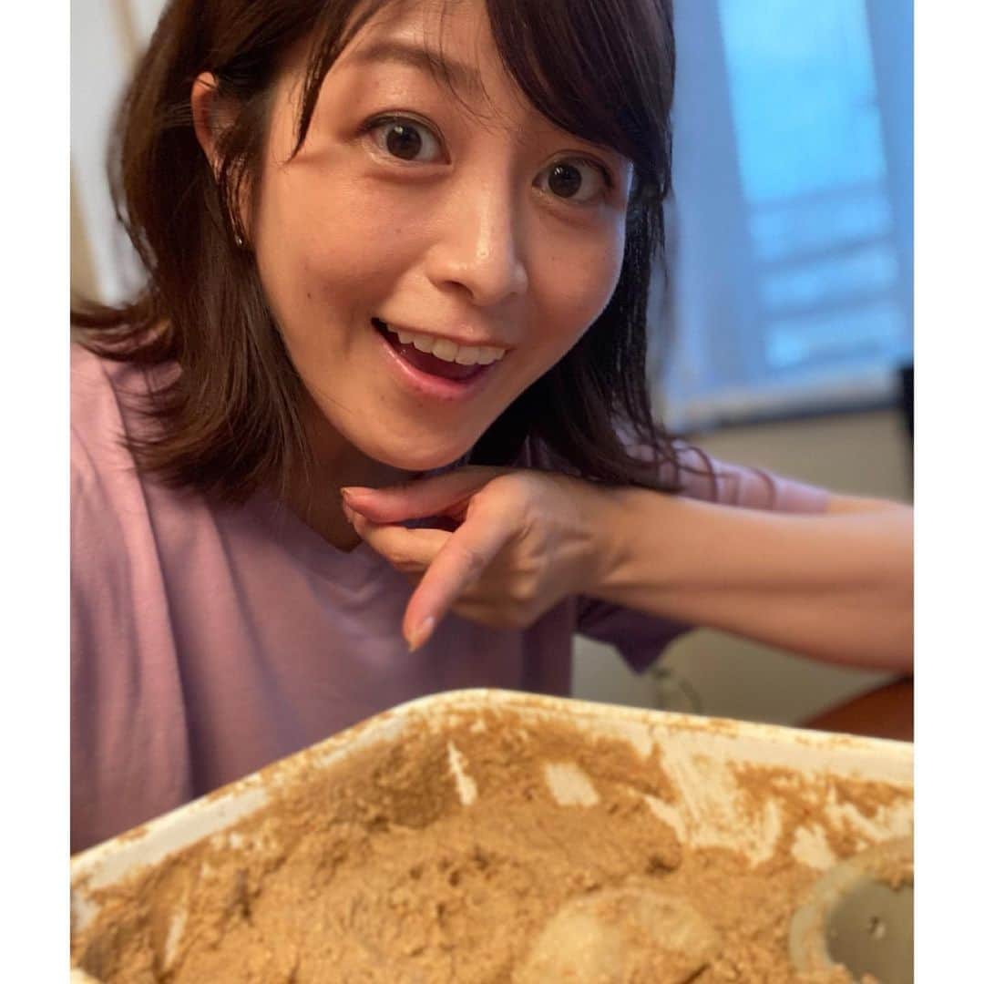 森麻季のインスタグラム：「ちょっと前から流行りの#ぬか女 です  この糠床、1週間に1回くらい混ぜるだけでオッケーという、ズボラな私向き  番組で紹介して実際に購入 ちなみに出演者ほとんど家でこの糠床、みたいです  これから夏野菜漬けるのが楽しみ 腸活、腸活✨  #女神のマルシェ  #糠床  #発酵糠床  #腸活 #健康生活 #おうちごはん」