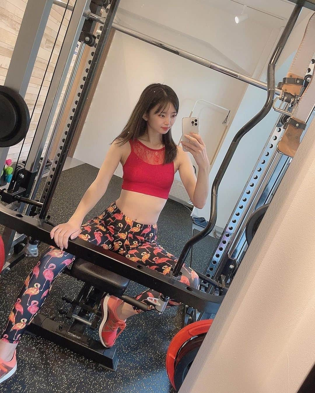 宮越愛恵さんのインスタグラム写真 - (宮越愛恵Instagram)「久しぶりに @acfit_official で トレーニング💪 最後に行ったのコロナ前やから いい感じに訛ってますね〜と🤣 効き方全然違うわ🥺✨ その場で筋肉痛きたもん🥺🥺笑 またちゃんと 通わせてもらいます💪💪💪💪  @acfit_official さんなんと4周年記念に 6月〜7月の1ヶ月に入会すれば 最大10万円キャッシュバックキャンペーン をしているみたいなので みなさん良かったら行ってみてねー！ #prではない 笑  . . . . #nike #training #トレーニング #acFit #安いジム #腹筋 #腹筋女子 #美尻 #美脚 #gym #fitness #筋肉 #美人 #痩せ #筋肉女子 #体幹 #fitnessgirl #ヒップアップ #引き締め #workout #モデル #iral」6月8日 15時40分 - mana.chun