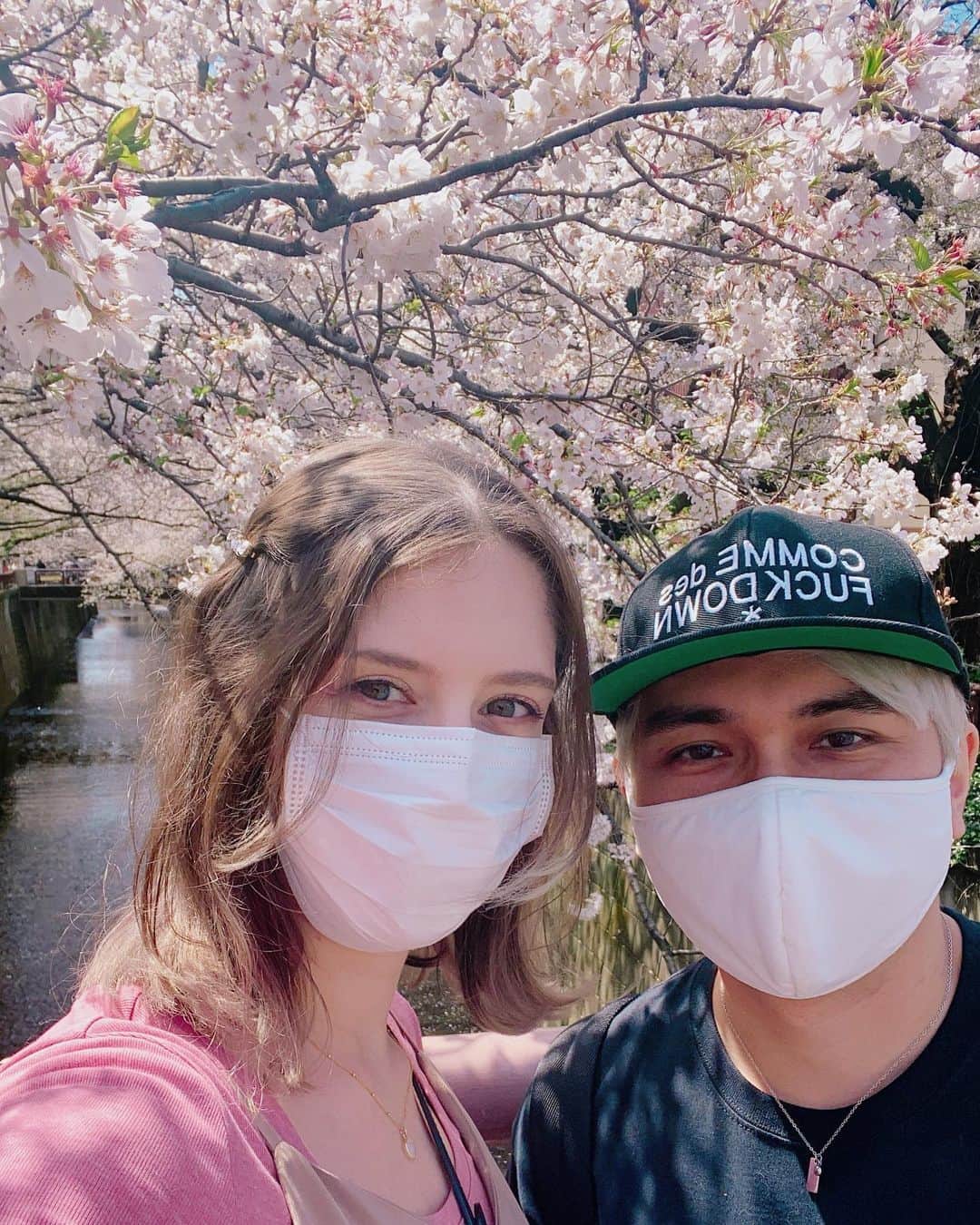 mimeiさんのインスタグラム写真 - (mimeiInstagram)「let’s pretend it’s still spring & that i posted these in a seasonally appropriate fashion 😜🌸 更新が遅くてすみません、、「花見」がただの散歩だったけどマジカルな景色に満足💞来年は自粛なしで花見を楽しめるのかな🤔」6月8日 15時52分 - mimeiland