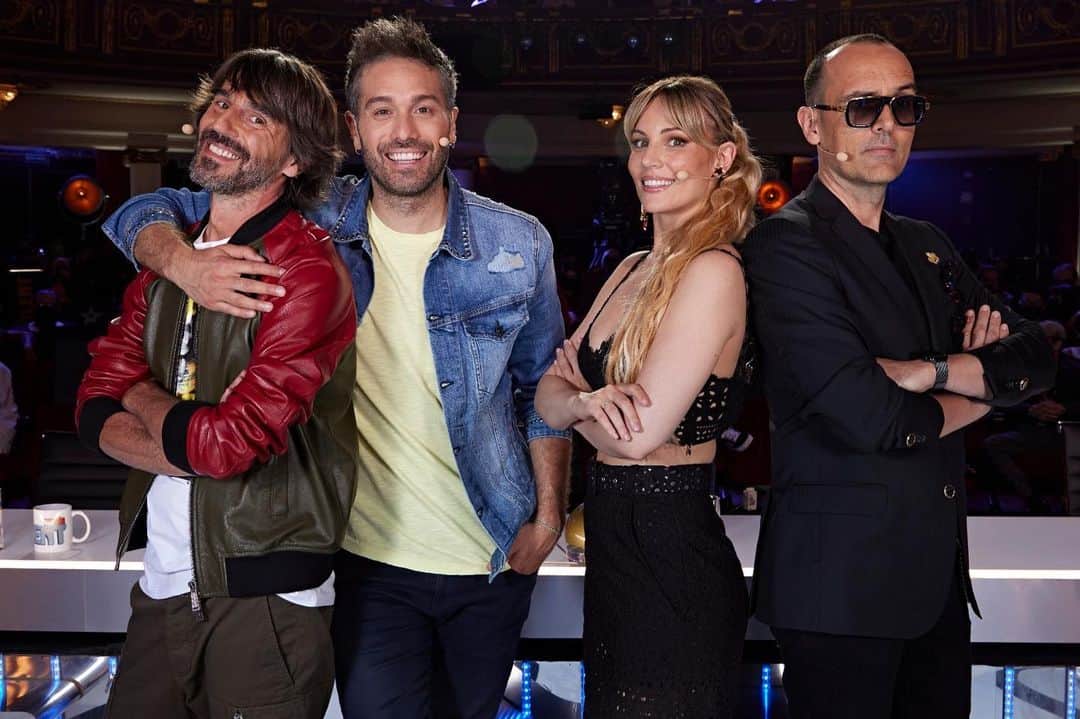エドゥルネのインスタグラム：「Qué ganas tenía de volver a verles!!!😍👏🏼💖 Ya estamos a tope con las grabaciones de la 7 temporada de Got Talent y no puedo ser más feliz!!!! 🥰🌟」