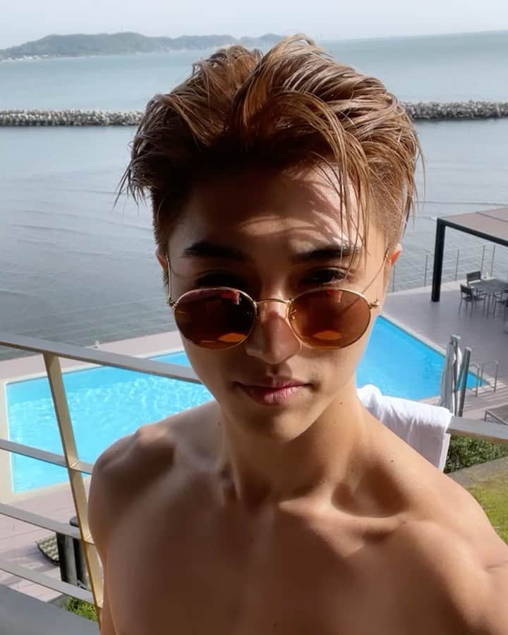 原田デイビッドのインスタグラム：「Who else is ready for summer？🤙🏝  みんなも夏海行きたいよね？  #summer #summertime #summerfun #sun #fun #pool #beach #fitness #body #bodypositive  #夏 #海 #プール #楽しみ  #音楽」
