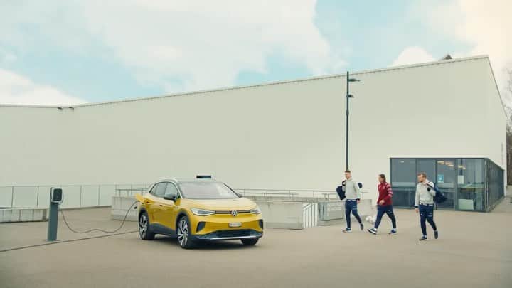 ニコ・エルヴェディのインスタグラム：「The electric acceleration is fun. Ask @ysommer1 😊. Experience the driving fun for yourself: 24h test drive one of the all-electric ID. Model  #vwswitzerland #partnership #proudambassador #NE4 #pilz」