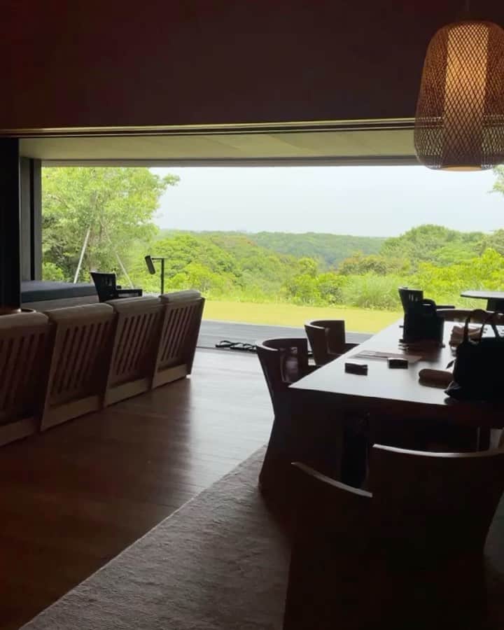 のインスタグラム：「・ ・ 久石譲様の音楽は音だけで 脳裏に夏の風情が浮かび上がってくるのですが 実際に森林浴しながら聴く久石譲様は想像以上でした。 ・ 是非、音を最大にしてお聴きください😭 ・ ・ ・ #japan#amanemu#mie#ise#music #日本#アマネム#久石譲#伊勢」