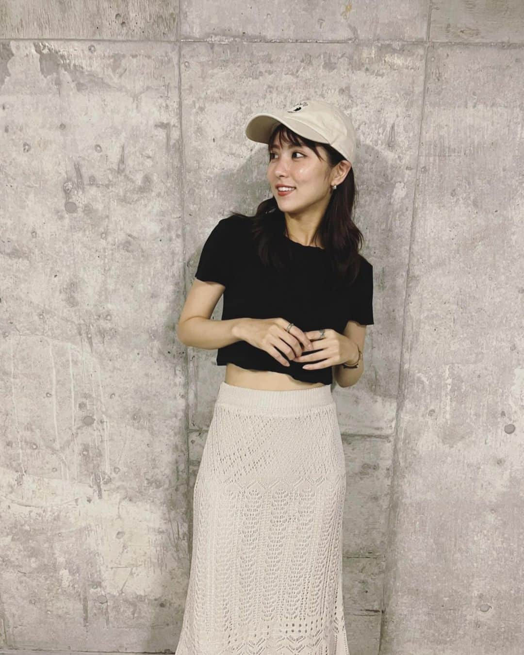 石川恋さんのインスタグラム写真 - (石川恋Instagram)「Mix&match fashion 2021 Summer🌻 メインTシャツ▶︎▶︎#ZARA スカートとの着回しはヴィジュアルをやらせてもらっている #LILLIANCARAT のスカートと合わせました〜〜 ＋キャップでカジュアルダウン☺️🌈 #StyledbyRen #ootd  styling support & photo by @kon_543」6月8日 18時36分 - ren_ishikawa