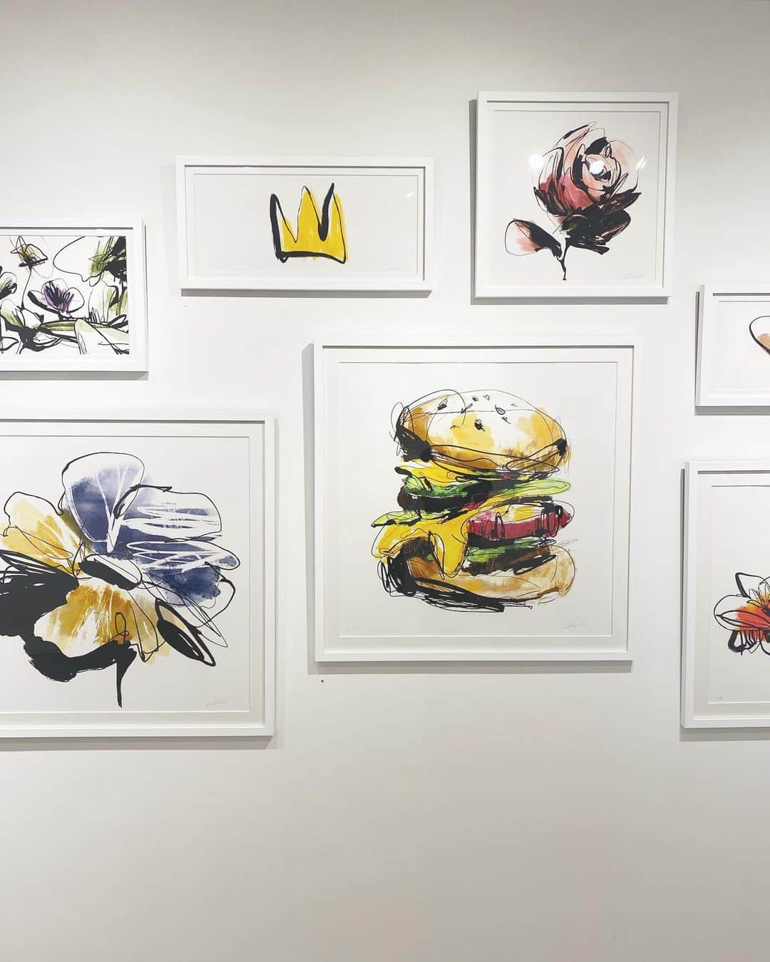 大石絵理のインスタグラム：「ipadで描かれた作品たち☺️🍏 手書きの柔らかさとデジタルの新しさが融合し、現代アートのなかにどこか感じる安心感。 素晴らしかったです😌👏」