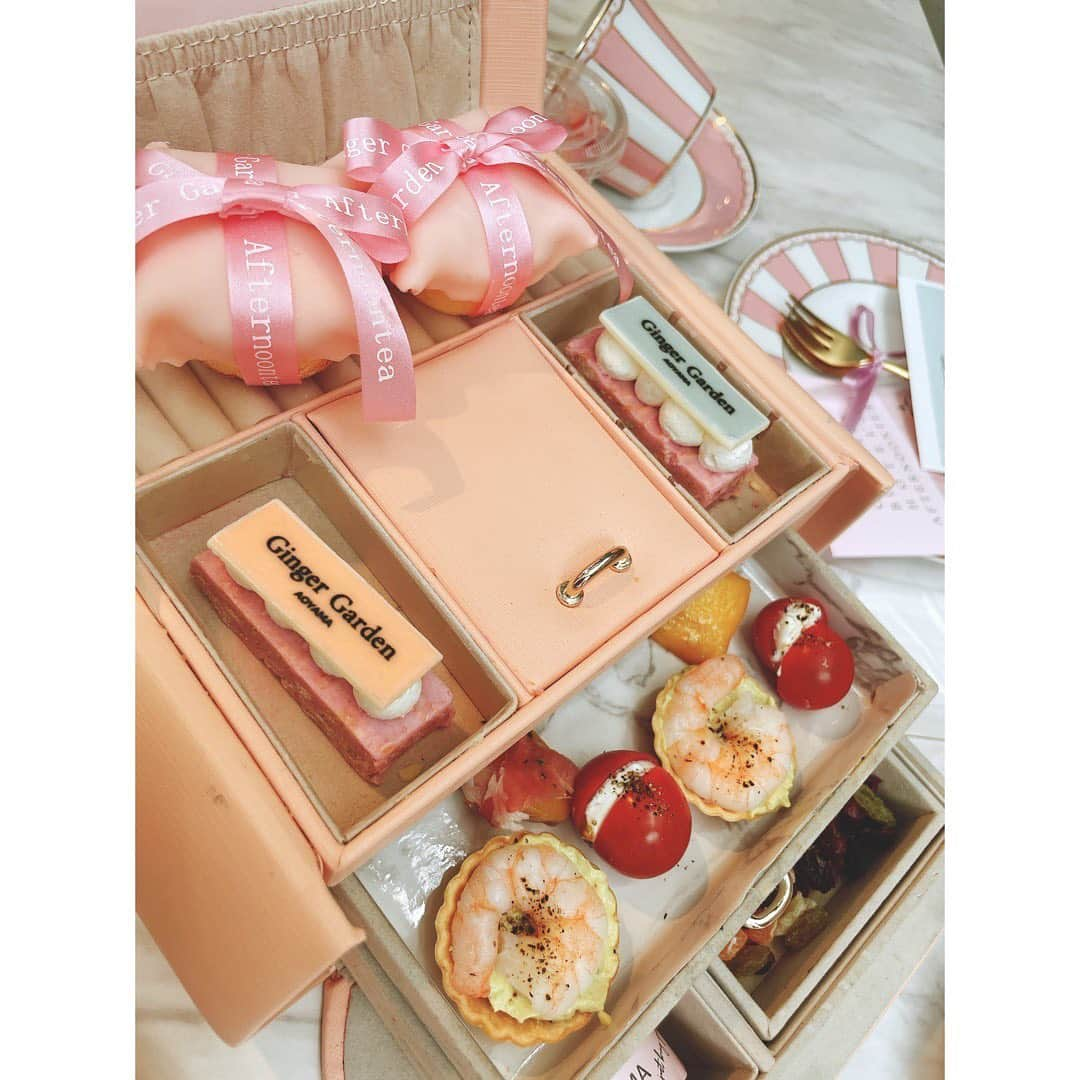 上原亜衣さんのインスタグラム写真 - (上原亜衣Instagram)「☕️🎀💐  #babyshower  #afternoontea」6月8日 19時08分 - ai_uehara_ex