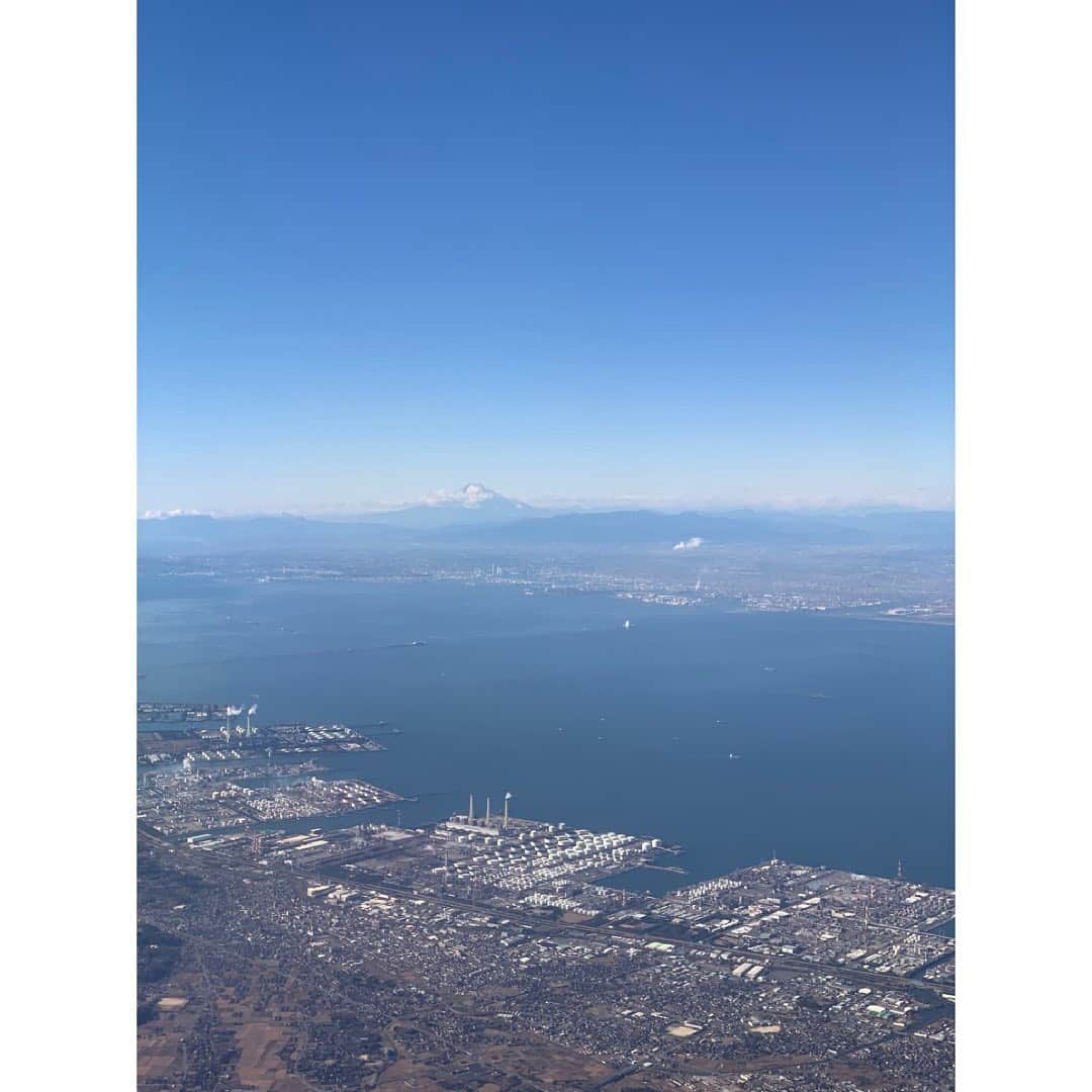 柴咲コウさんのインスタグラム写真 - (柴咲コウInstagram)「🌳6月は環境月間🌳  そして6月8日は海の豊かさを守るために海洋汚染問題などを考える『世界海洋デー』🌊  私たちの生命を育み、支えてくれる海のこと。 偉大すぎてついスルーしてしまいがちだけど、プラスチックや石油汚染のこと。 今だからこそ、いろいろ考え行動する必要がある。  *環境省のHPによると６月の１ヶ月間を「環境月間」としているそうです。  #worldoceanday #LifeandLivelihoods #海」6月8日 19時20分 - ko_shibasaki