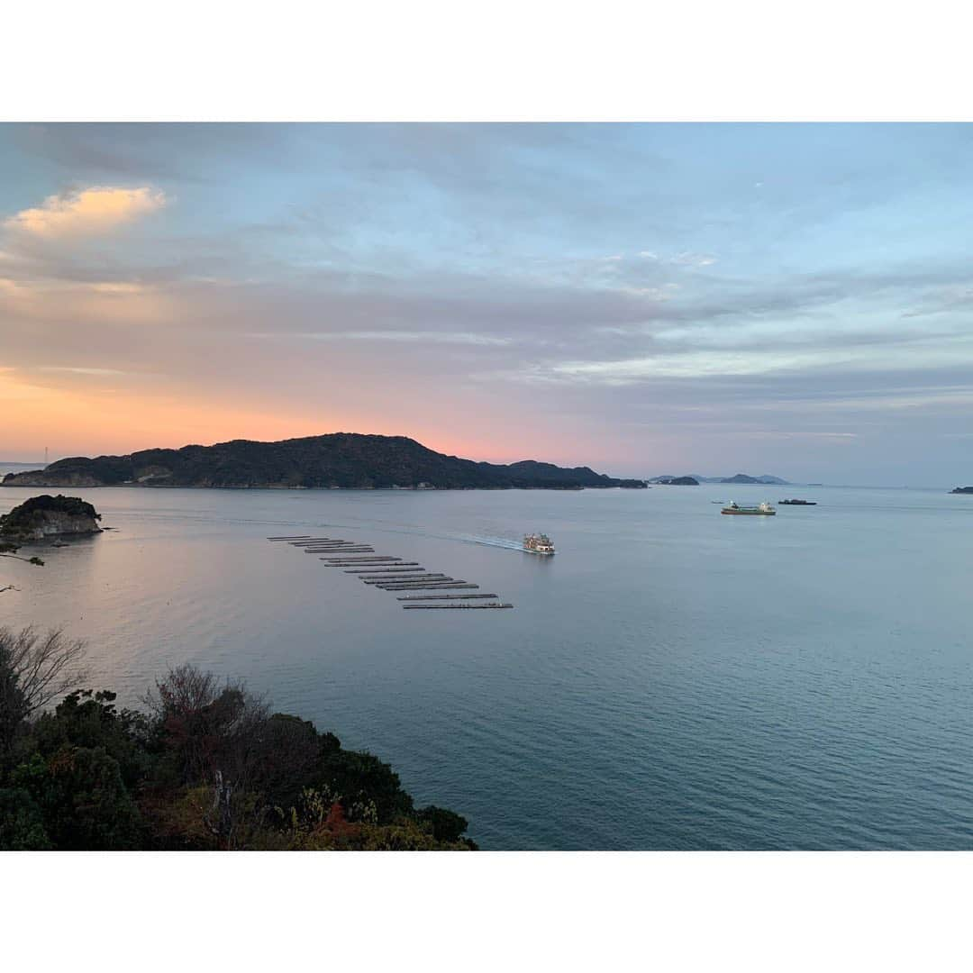 柴咲コウさんのインスタグラム写真 - (柴咲コウInstagram)「🌳6月は環境月間🌳  そして6月8日は海の豊かさを守るために海洋汚染問題などを考える『世界海洋デー』🌊  私たちの生命を育み、支えてくれる海のこと。 偉大すぎてついスルーしてしまいがちだけど、プラスチックや石油汚染のこと。 今だからこそ、いろいろ考え行動する必要がある。  *環境省のHPによると６月の１ヶ月間を「環境月間」としているそうです。  #worldoceanday #LifeandLivelihoods #海」6月8日 19時20分 - ko_shibasaki