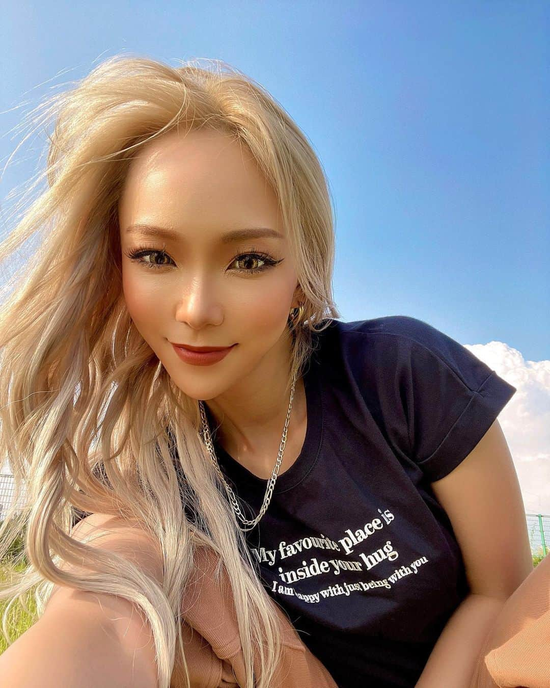 河部風花さんのインスタグラム写真 - (河部風花Instagram)「このTシャツ合わせやすくて ショート丈で 文字のところが刺繍で可愛いの💓 最近のお気に入り🥺  @resexxy_official  さんのだよん👚  #nuts #nutsモデル #リゼクシー #resexxy #tシャツ #ショート丈 #ママ #ママモデル #ギャル #ギャルママ #姉ギャル #シングルマザー」6月8日 19時45分 - fu_ka_0104