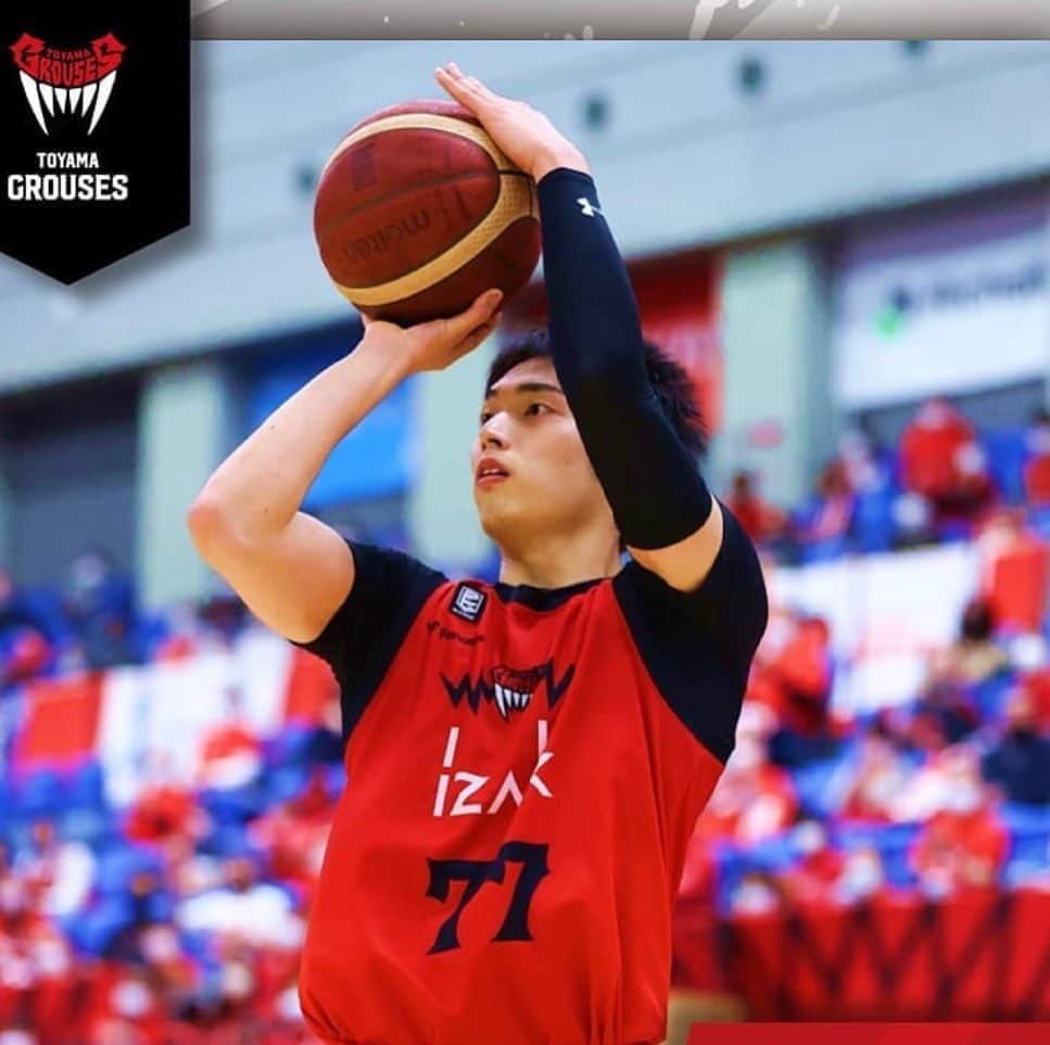 岡田侑大のインスタグラム：「富山ブースターの皆さん1年間ありがとうございました。 今シーズンは今までで1番充実し、頼もしく優しい先輩達、温かいファンの皆様に支えてもらい自分らしいプレーをする事が出来ました！ 来シーズン、成長した姿を見せられる様に頑張ります。 1年間ありがとうございました！ #おじさんずあざした😘」