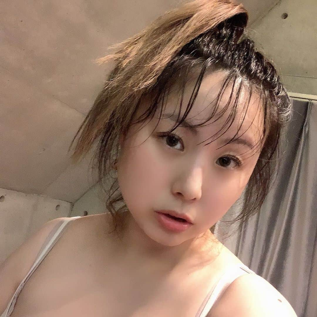 青木りんさんのインスタグラム写真 - (青木りんInstagram)「あっついね。。  真夏日になったよね、今日の東京は。  真っ白な私ですが 暑いの最高！ 夏大好き！🌞🏖   #japan  #japanesegirl #japanese   #rinaoki」6月8日 21時56分 - rinrinrin108