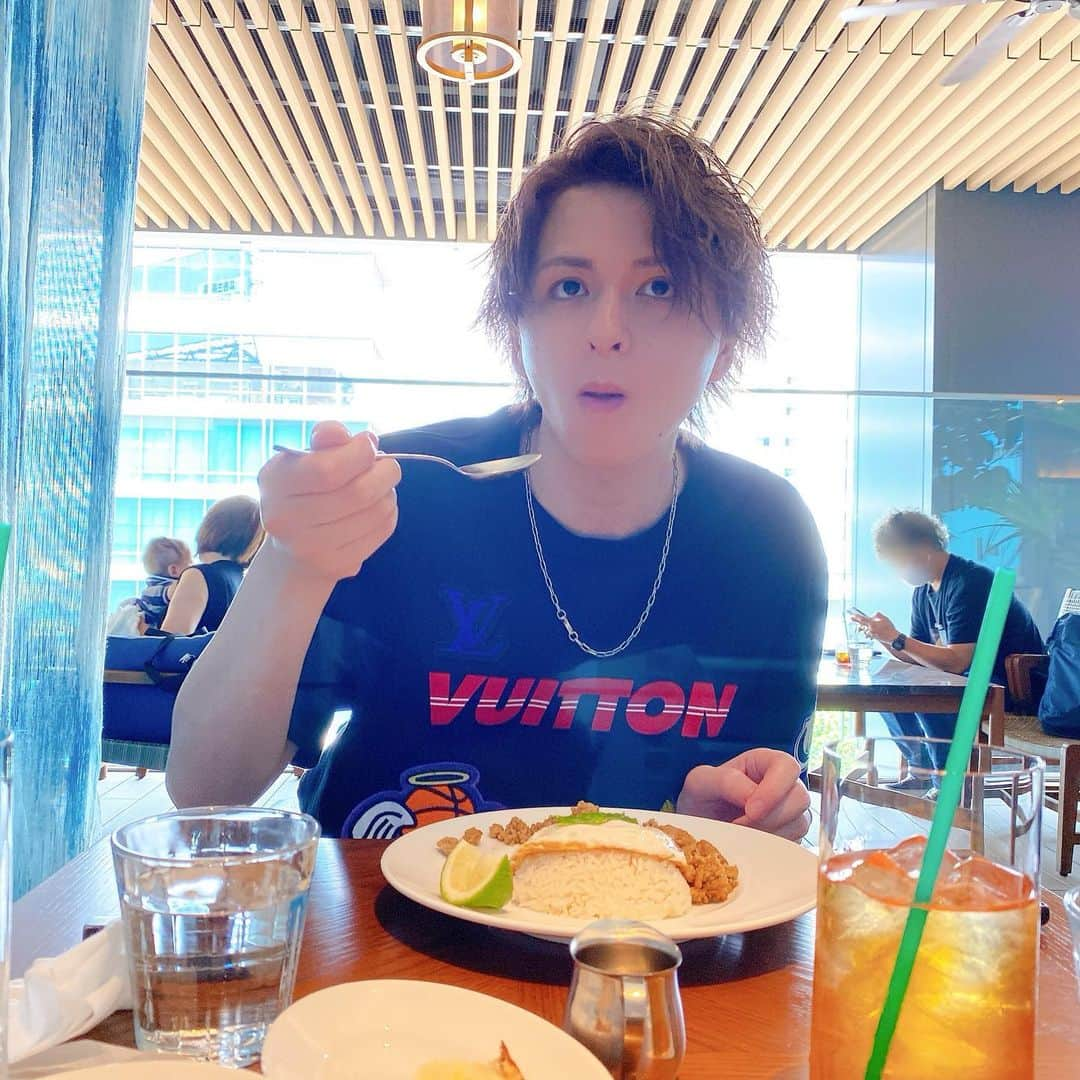 三科光平さんのインスタグラム写真 - (三科光平Instagram)「lunch🍽﻿ 写メラマン @ami_nagamune  #ガパオライス﻿ #lunch #ランチ﻿ #美容師の休日﻿ #妻 #夫婦 #カップル」6月8日 21時57分 - kohei_mishina