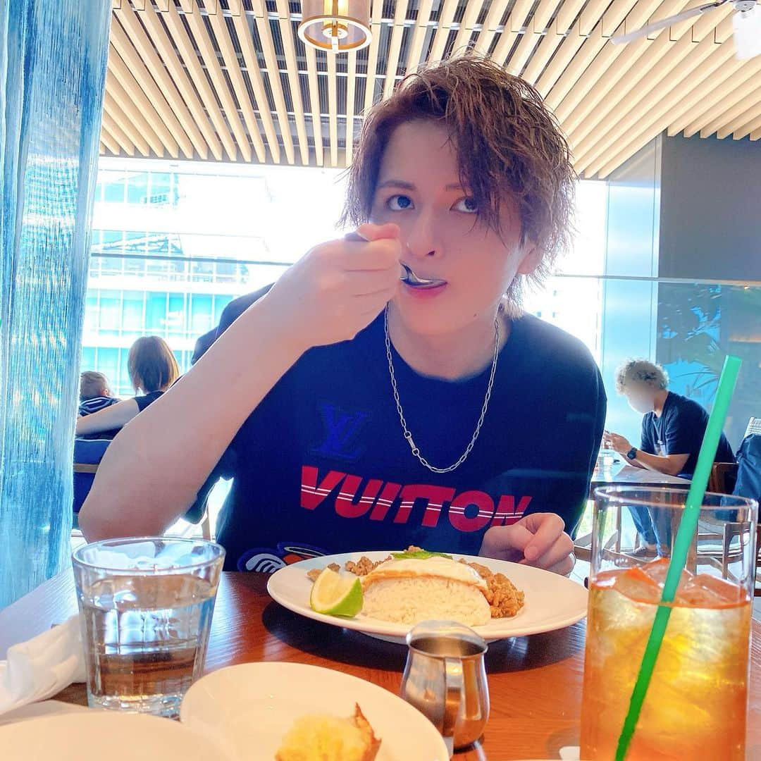 三科光平さんのインスタグラム写真 - (三科光平Instagram)「lunch🍽﻿ 写メラマン @ami_nagamune  #ガパオライス﻿ #lunch #ランチ﻿ #美容師の休日﻿ #妻 #夫婦 #カップル」6月8日 21時57分 - kohei_mishina