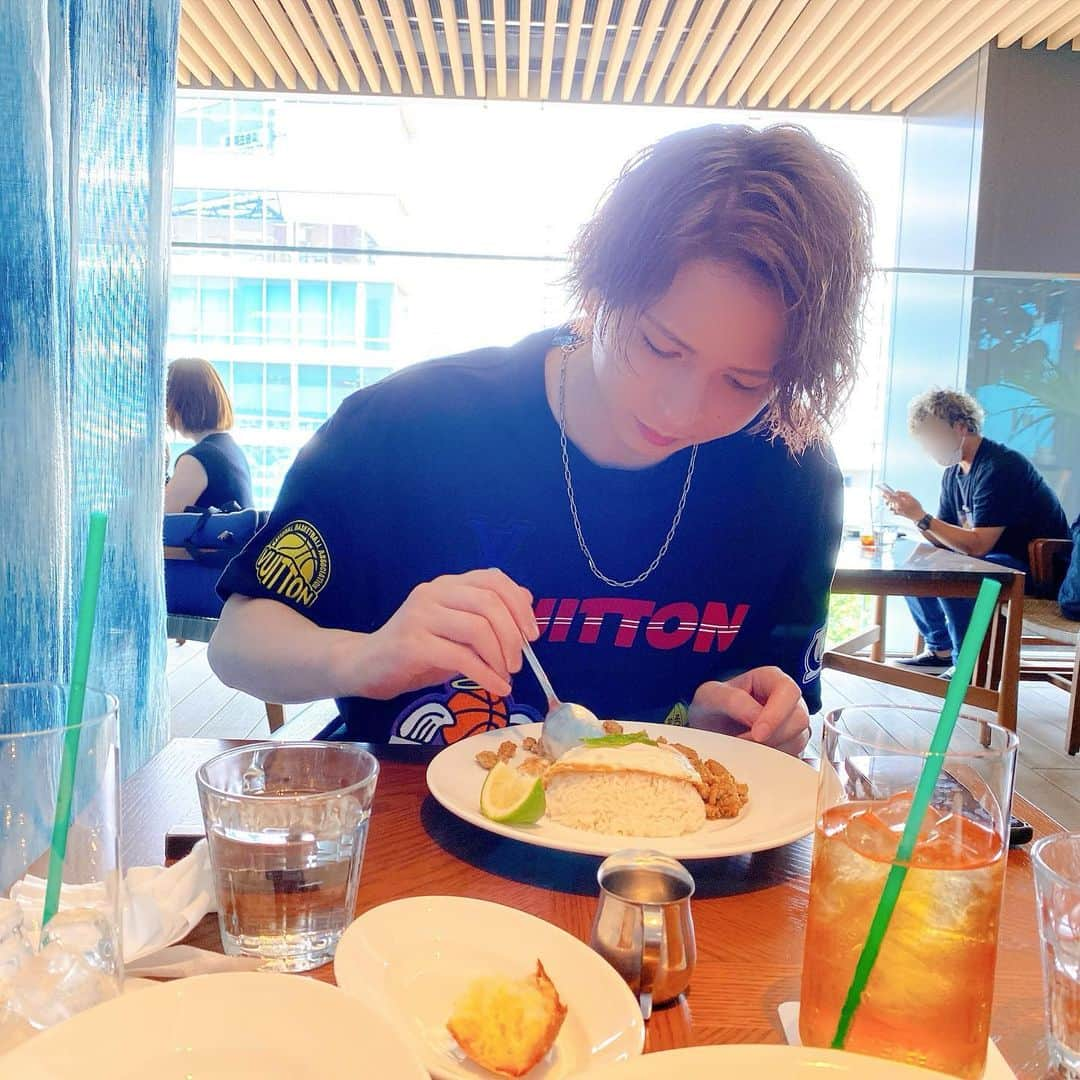 三科光平さんのインスタグラム写真 - (三科光平Instagram)「lunch🍽﻿ 写メラマン @ami_nagamune  #ガパオライス﻿ #lunch #ランチ﻿ #美容師の休日﻿ #妻 #夫婦 #カップル」6月8日 21時57分 - kohei_mishina