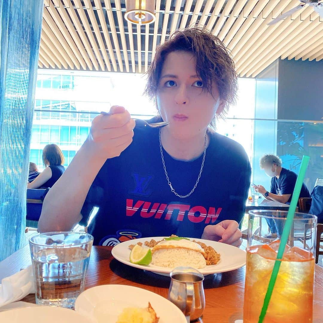 三科光平さんのインスタグラム写真 - (三科光平Instagram)「lunch🍽﻿ 写メラマン @ami_nagamune  #ガパオライス﻿ #lunch #ランチ﻿ #美容師の休日﻿ #妻 #夫婦 #カップル」6月8日 21時57分 - kohei_mishina