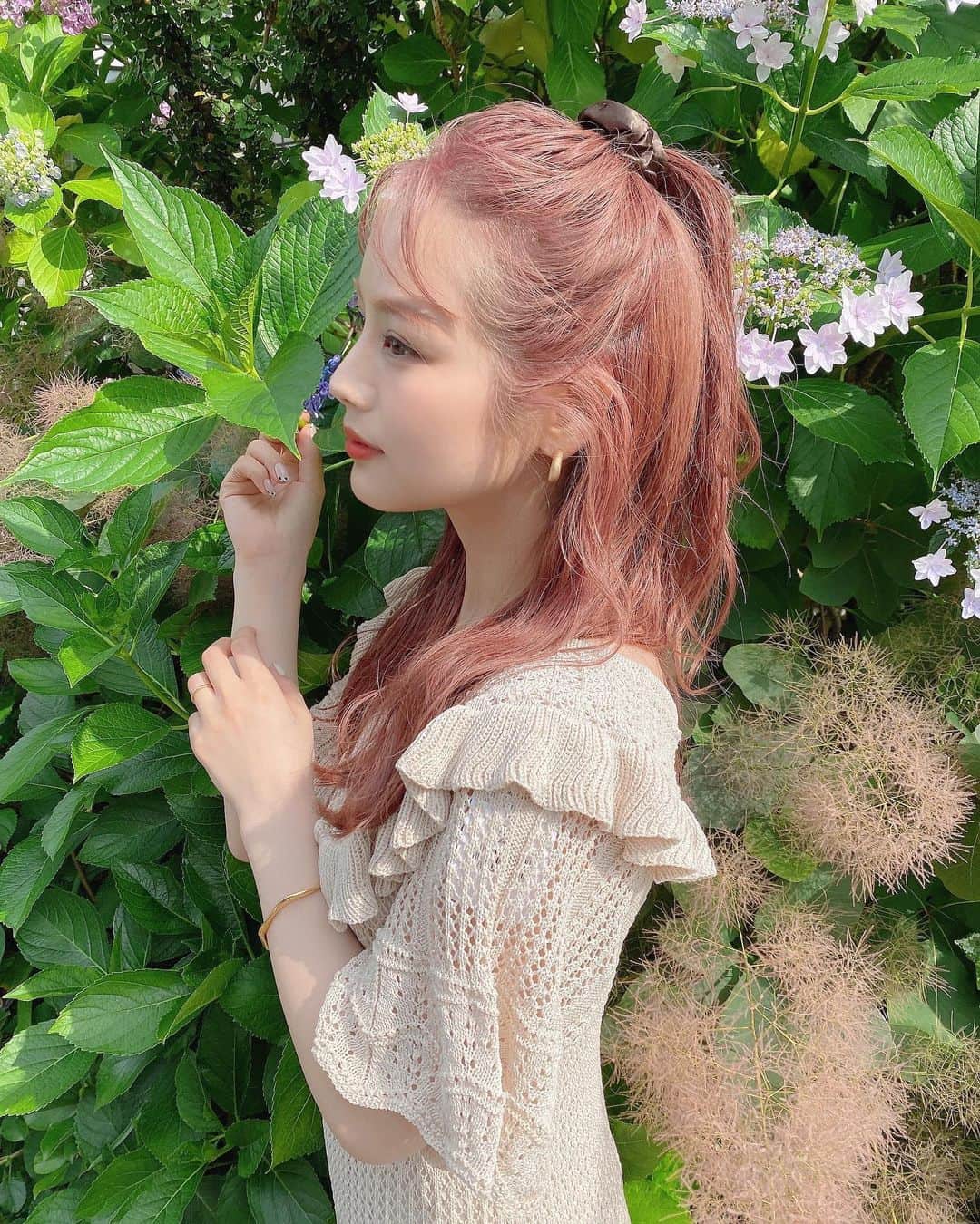 のインスタグラム：「ㅤㅤㅤㅤㅤㅤㅤㅤㅤㅤㅤㅤㅤ お気に入りのワンピースが入荷しました👗 梅雨入りしたけどそんなに雨が降ってなくて 毎日いいお天気で気持ちいい🌼 ついついお散歩したくなる気候やなぁ🚶‍♀️ ㅤㅤㅤㅤㅤㅤㅤㅤㅤㅤㅤㅤㅤ #jumelle#ワンピース#鍵編みワンピース#透かし編み #夏コーディネート」