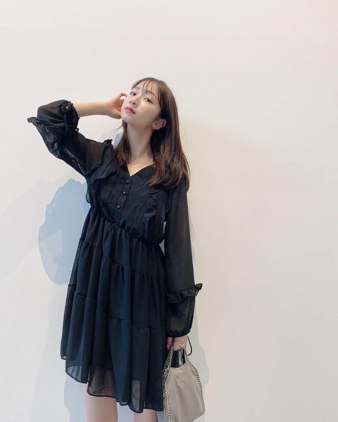 田原可南子さんのインスタグラム写真 - (田原可南子Instagram)「私服🐈‍⬛🖤﻿ ﻿ ONE PIECE @lilyboutique_official  Bag @stellamccartney  ﻿ #かな服」6月8日 22時44分 - kanakotahara