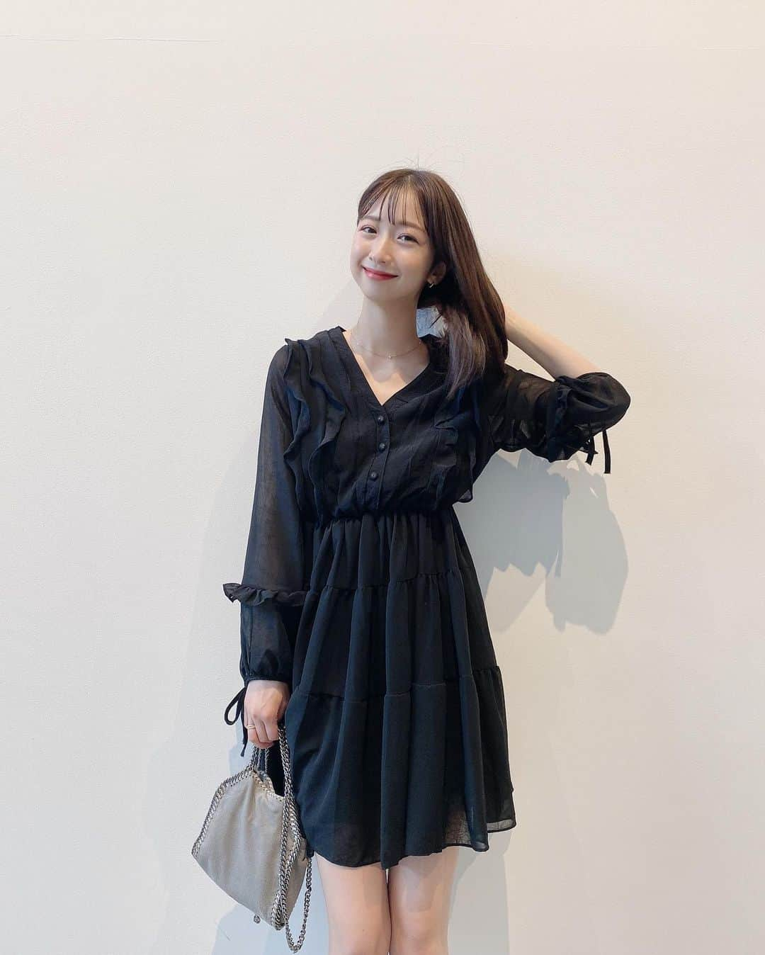 田原可南子さんのインスタグラム写真 - (田原可南子Instagram)「私服🐈‍⬛🖤﻿ ﻿ ONE PIECE @lilyboutique_official  Bag @stellamccartney  ﻿ #かな服」6月8日 22時44分 - kanakotahara