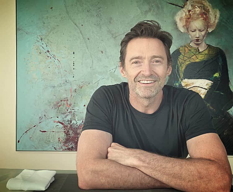 ヒュー・ジャックマンのインスタグラム：「So happy to be home - even if only for a day or two. #familyfirst」