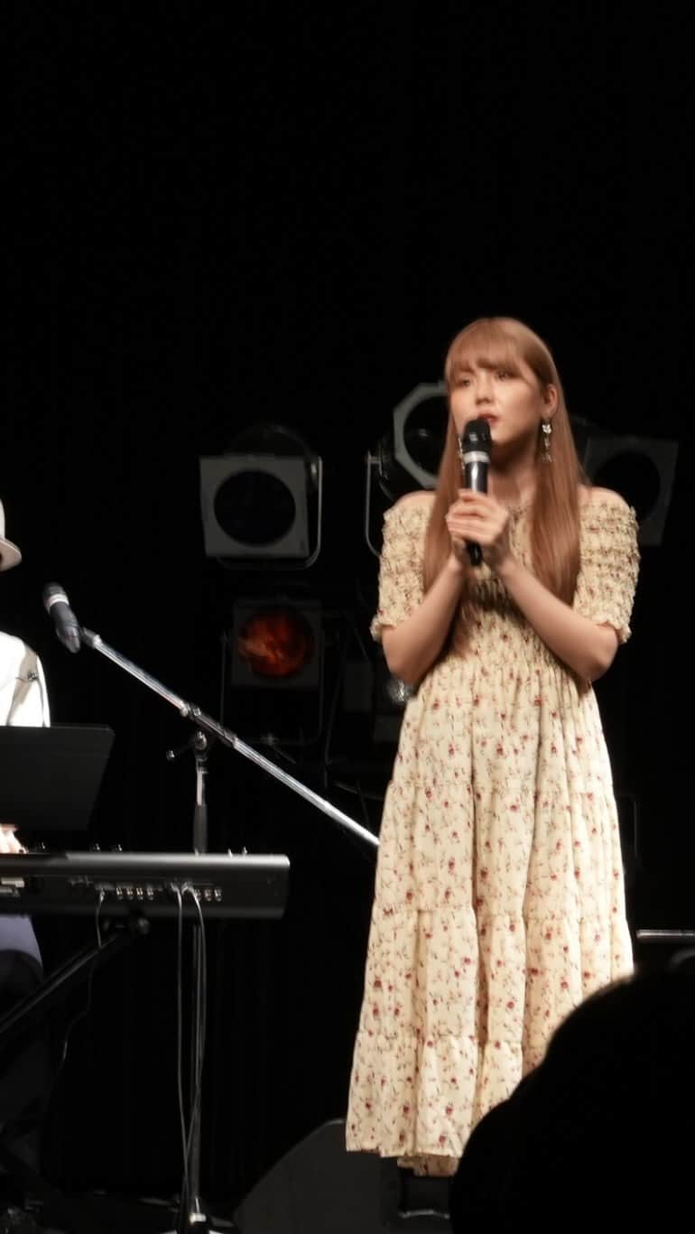 MANA（宮本茉奈）のインスタグラム：「SOOTHING vol.3にてセルフカバー☺︎」