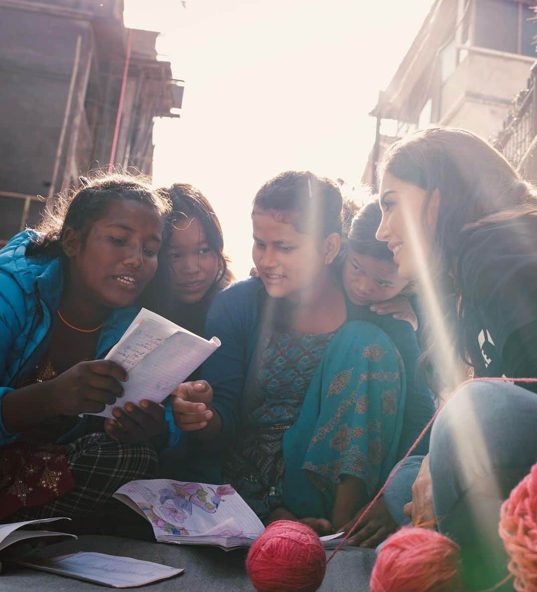 ヨランテ・ヴァン・カスベルヘンのインスタグラム：「We received the Social Media Award for the Best International Campaign with my foundation Free A Girl. That means the world is more aware and that makes me so incredibly proud.  We rescued more than 6000 little girls from child prostitution so far. And we can and will rescue many more🙏🏽🙏🏽🙏🏽🙏🏽🙏🏽🙏🏽 Thanks to everyone that supported @freeagirl in any kind of way. God bless you. Lots of love from me and all the girls that we have rescued ❤️  Wanna read more -> freeagirl.com」