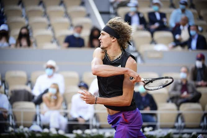 アレクサンダー・ズベレフさんのインスタグラム写真 - (アレクサンダー・ズベレフInstagram)「Semi-Final bound 💥🙌🏼 Can’t wait for Friday!🎾@rolandgarros」6月9日 5時04分 - alexzverev123