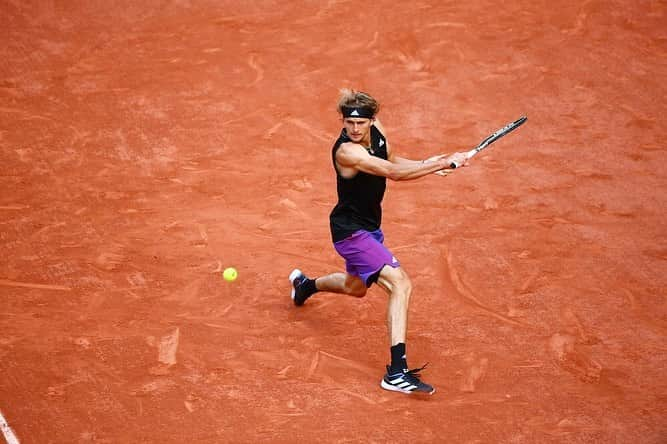 アレクサンダー・ズベレフさんのインスタグラム写真 - (アレクサンダー・ズベレフInstagram)「Semi-Final bound 💥🙌🏼 Can’t wait for Friday!🎾@rolandgarros」6月9日 5時04分 - alexzverev123