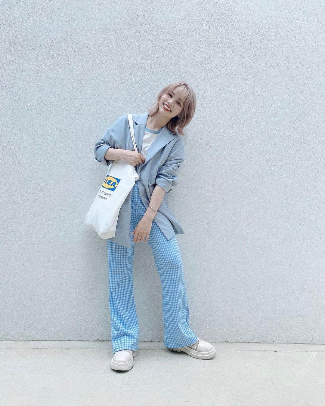 安中芙美さんのインスタグラム写真 - (安中芙美Instagram)「ㅤㅤㅤㅤㅤㅤㅤㅤㅤㅤㅤㅤㅤ 昨日の私服💎 夜にUPするつもりが、完全にスイッチ切れてしまってた🙇‍♀️ ㅤㅤㅤㅤㅤㅤㅤㅤㅤㅤㅤㅤㅤ 全身ブルー🫐のワントーンに💭 かわいいコーデでお気に入り🛴 @ayame_goriki_official さんと @stylevoice_official のコラボジャケット最近着回してます💛 ㅤㅤㅤㅤㅤㅤㅤㅤㅤㅤㅤㅤㅤ さぁ、今日も頑張ろう📆🖋 ㅤㅤㅤㅤㅤㅤㅤㅤㅤㅤㅤㅤㅤ #STYLEVOICEforAyameGoriki #カラーダブルジャケット #outfit #ootd #fashion #コーディネート #패션 #패션스타그램 #옷」6月9日 7時24分 - fumitwinsworld