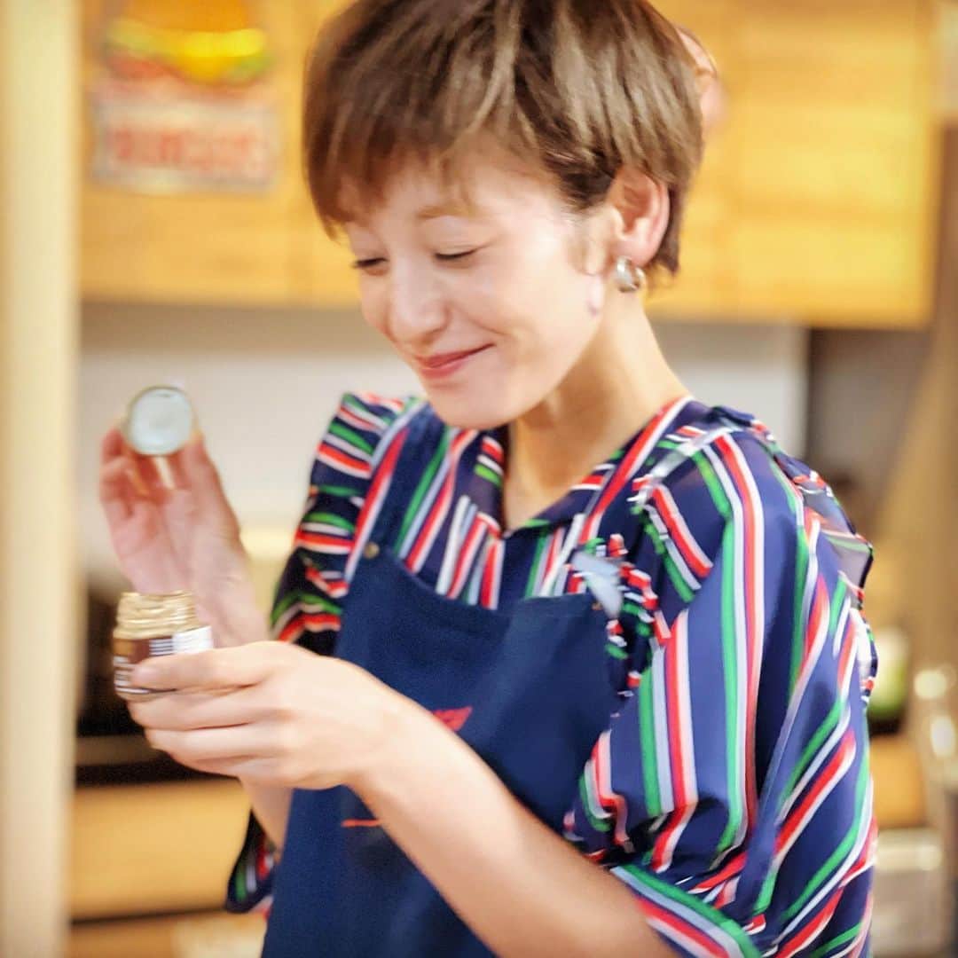 西山茉希さんのインスタグラム写真 - (西山茉希Instagram)「トリュフの魔法。  #効果大 #一撃 #幸せへの近道 #もはや瞬間移動  一緒に頼んだトリュフペーストを、 母さんフォンデュるチーズにMIX。 @rgourmet_official   #トリュフチーズは香水です #毎日トリュフを混ぜ込み隊  トリュフペーストde検索。 一瓶のご褒美見つかります。 #楽天グルメ #truffe  コレで毎日幸ありありあり🎶😋🎶」6月9日 9時04分 - maki.nshiyama50