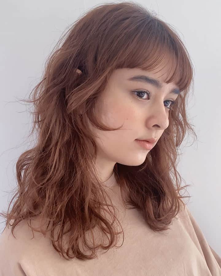 野口和弘のインスタグラム：「パーマもやっぱいいね。 . hair @cieca.noguchi  make @cieca.ayumi  .  #素髪復元 #素髪復元システム #素髪復元トリートメント#cieca.#hairstyle#haircolor#fashion #hairarrange#ショートボブ#ショートヘア#ボブスタイル#グラボブ#ボブウルフ#インナーカラー#ハイライト#ハイトーン#ブリーチ#グレージュ#ヘアアレンジ#グラデーションカラー#シースルーバング#ヘアカラー#ヘアカタログ#ヘアセット#外国人風#表参道#原宿#美容室」