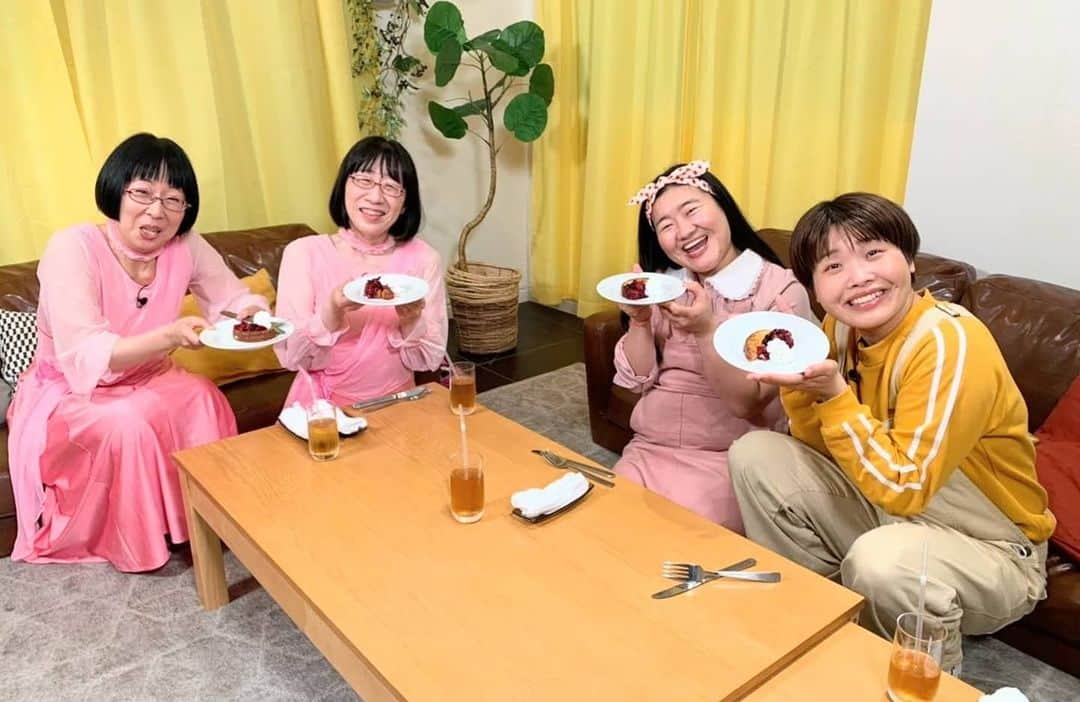 日本テレビ「ヒルナンデス！」さんのインスタグラム写真 - (日本テレビ「ヒルナンデス！」Instagram)「このあとの水曜ヒルナンデス！は🎀ミールキット女子会🎀  🍴高級店の味を自宅で手軽に楽しめるミールキットをご紹介🍔  #ヒルナンデス #ミールキット女子会 #阿佐ヶ谷姉妹 #渡辺江里子 #木村美穂 #ガンバレルーヤ #よしこ #まひる」6月9日 10時10分 - hirunandesu_ntv_official