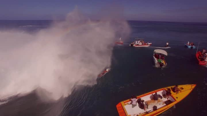 Jules Jordanのインスタグラム：「Throwback to the time I went to Tahiti to film a huge swell at Teahupoo.  Happy World Ocean Day! @niccolo_porcella #worldoceanday #teahupoo #codeorange  #dronephotography」