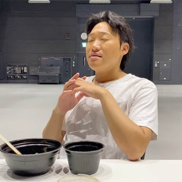 みやぞんのインスタグラム：「つけ麺大好き🤣💕  幸せ☺️🎶  #昼休憩 #会社で嫌な事あっても心は軽く #日々なんでも幸せ #気楽に気に入らない事があってもまぁーいっかだよ」