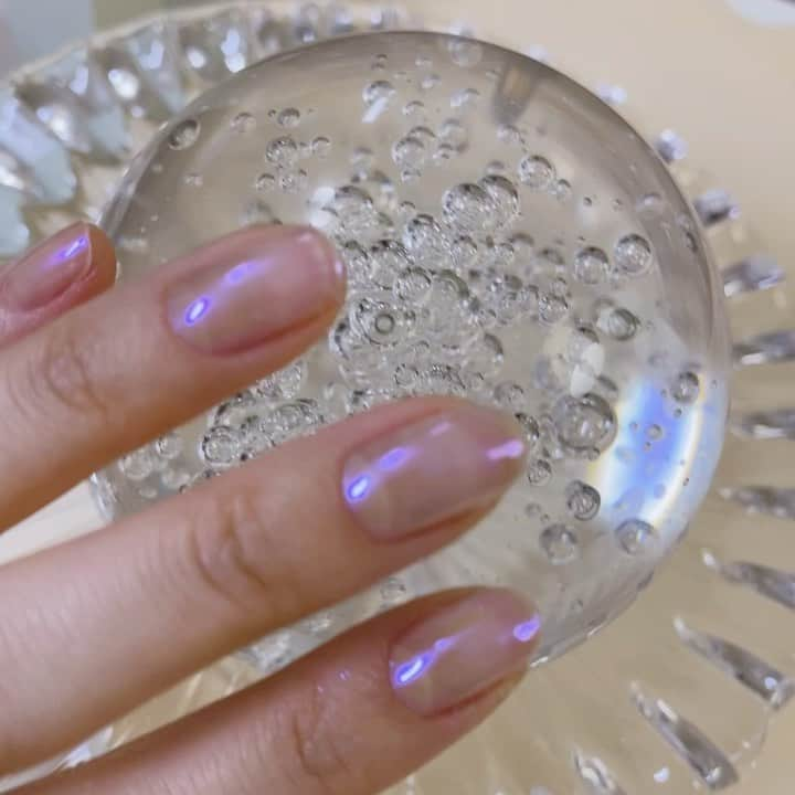 makoのインスタグラム：「♡  取り急ぎパウダーだけ🧼🧊🤍  #girlynail #ガーリーネイル #ミラーネイル #glitternail #젤네일 #젤네일아트 #젤네일전문 #フレンチガーリー  #오로라네일 #네일 #아트 #オーダーチップ #韓国インテリア #auroranails #セルフネイル #네일스타그램 #네일아트　#스누피네일아트 #클리어 #左右非対称ネイル #ちょうちょネイル #うるうるネイル #ヴィンテージネイル #水滴ネイル #オーロラネイル #フレンチネイル #冬ネイル #クリアフレンチ #韓国ネイル」